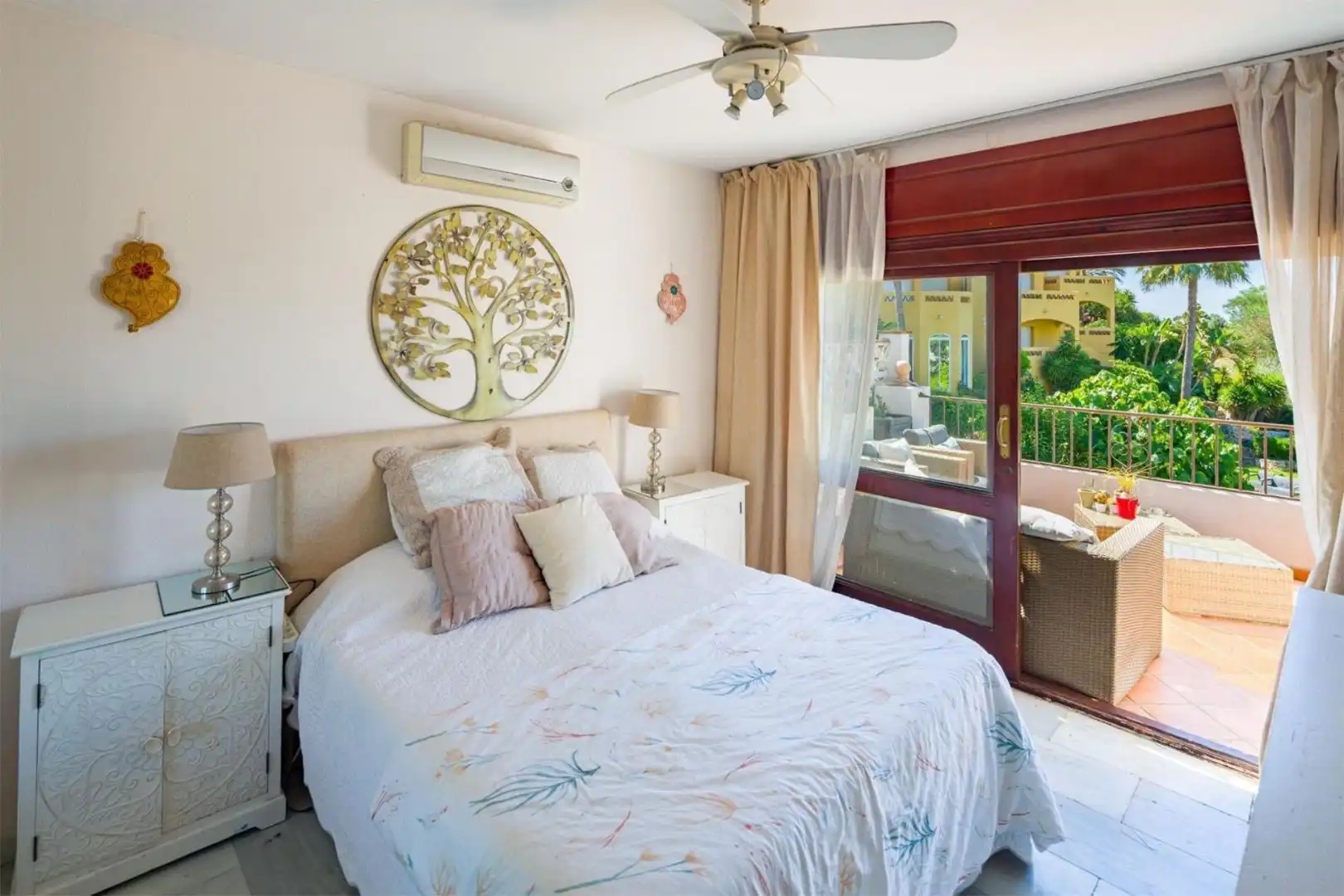 Casa o chalet en venta en Calle las Capuchinas, 206, El Rosario - Ricmar Habitación de Casa o chalet en venta en Marbella con Aire acondicionado, Terraza y Piscina