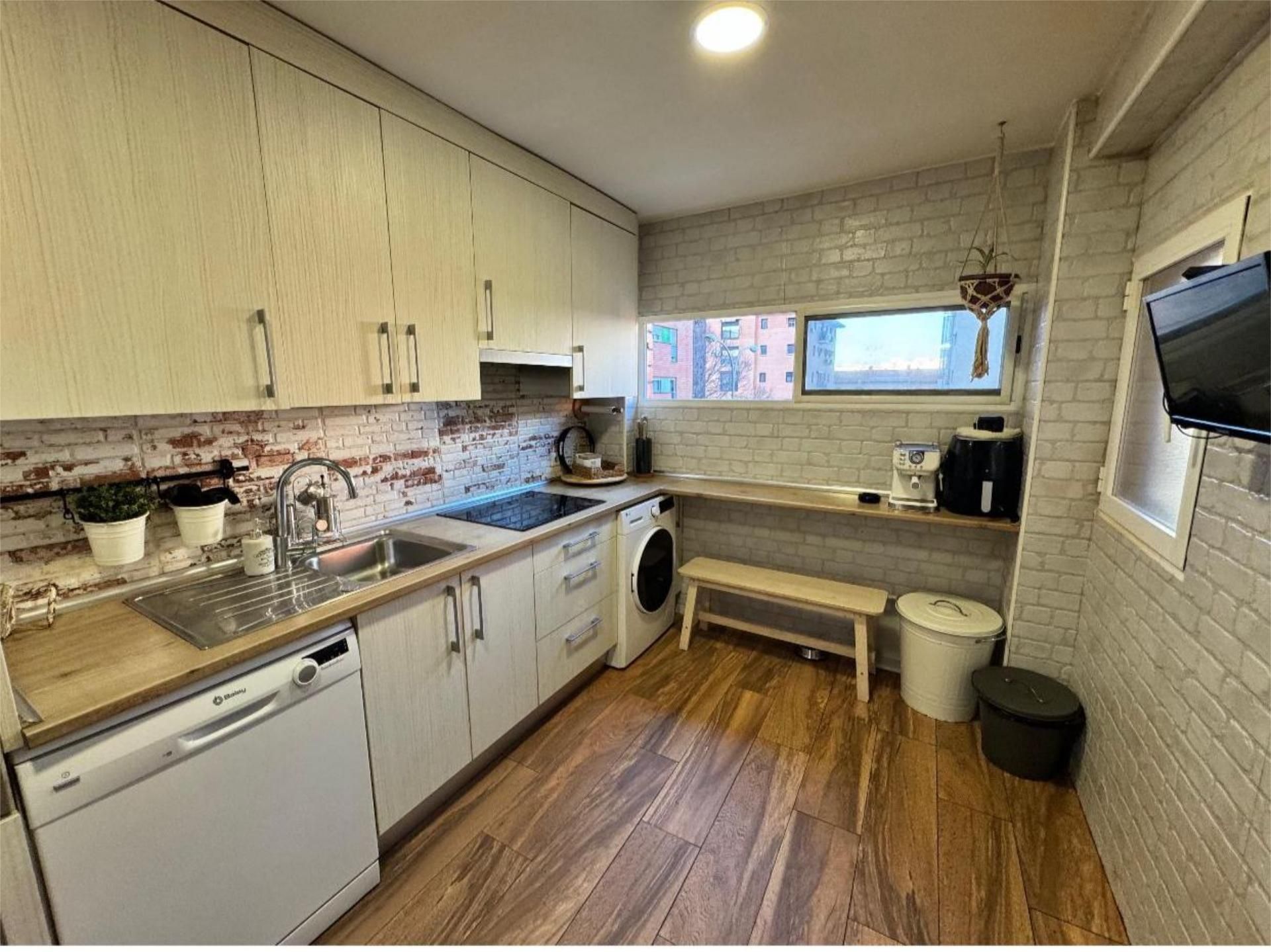 Kitchen of Flat for sale in Alcalá de Henares  with Air Conditioner and Balcony