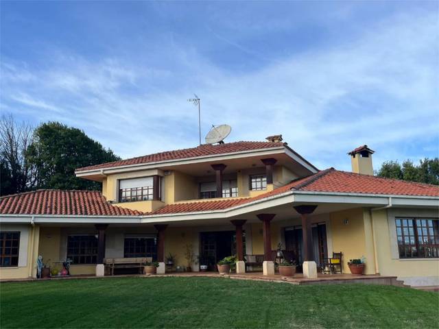 Casa-chalet en Venta en Camino del Castillo, 124 en Bernueces