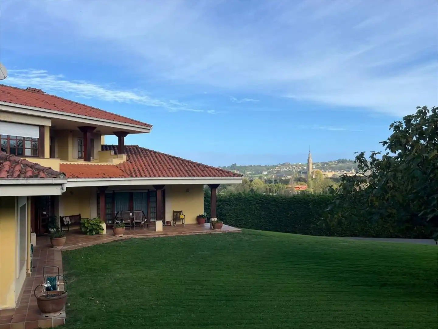 Pis en venda a Camino del Castillo, 124, Bernueces Vista exterior de Pis en venda en Gijón amb Calefacció, Jardí privat i Terrassa