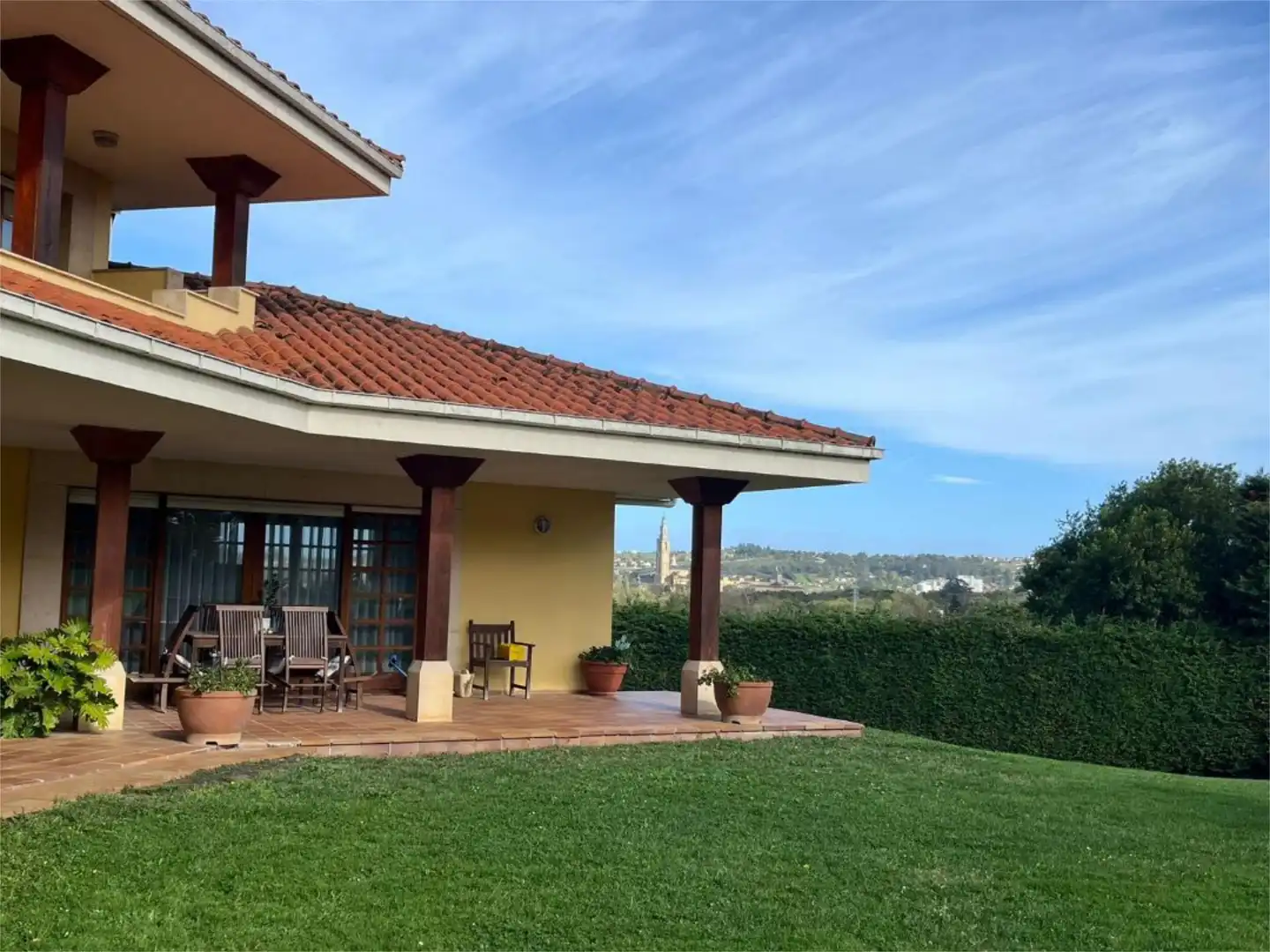 Pis en venda a Camino del Castillo, 124, Bernueces Vista exterior de Pis en venda en Gijón amb Calefacció, Jardí privat i Terrassa