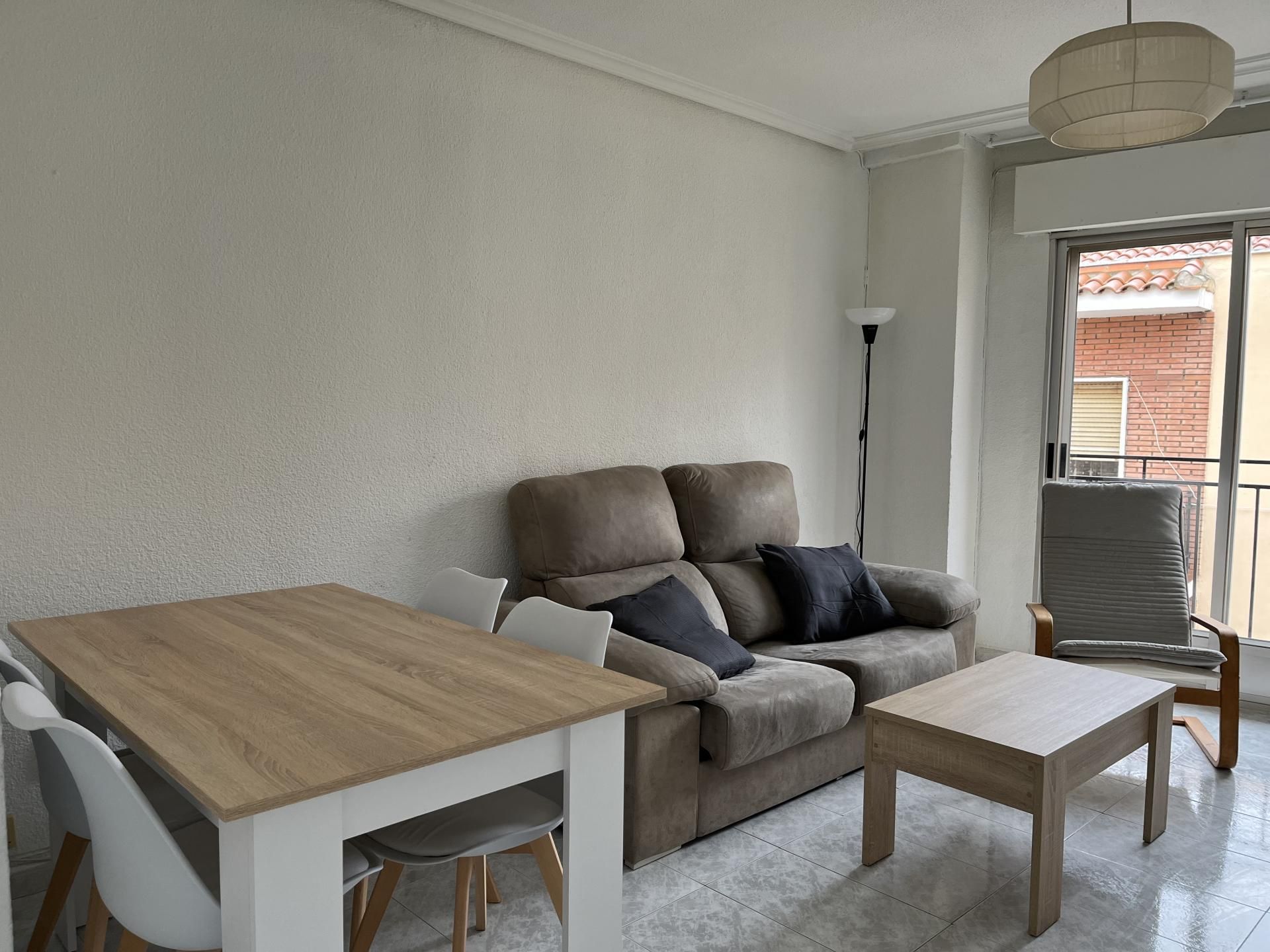 Pis de lloguer a Avenida de Italia, 53, Carmelitas Sala d'estar de Pis de lloguer en Salamanca Capital amb Calefacció, Moblat i Balcó