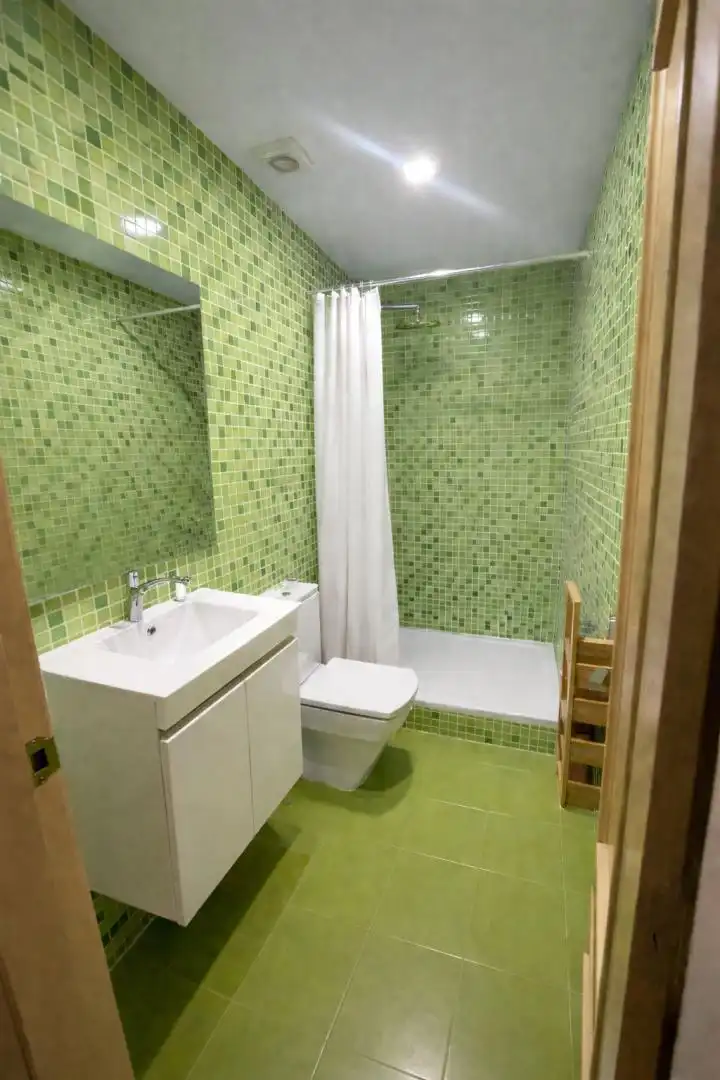 Baño de Dúplex en venta en Atarfe con Aire acondicionado, Calefacción y Jardín privado