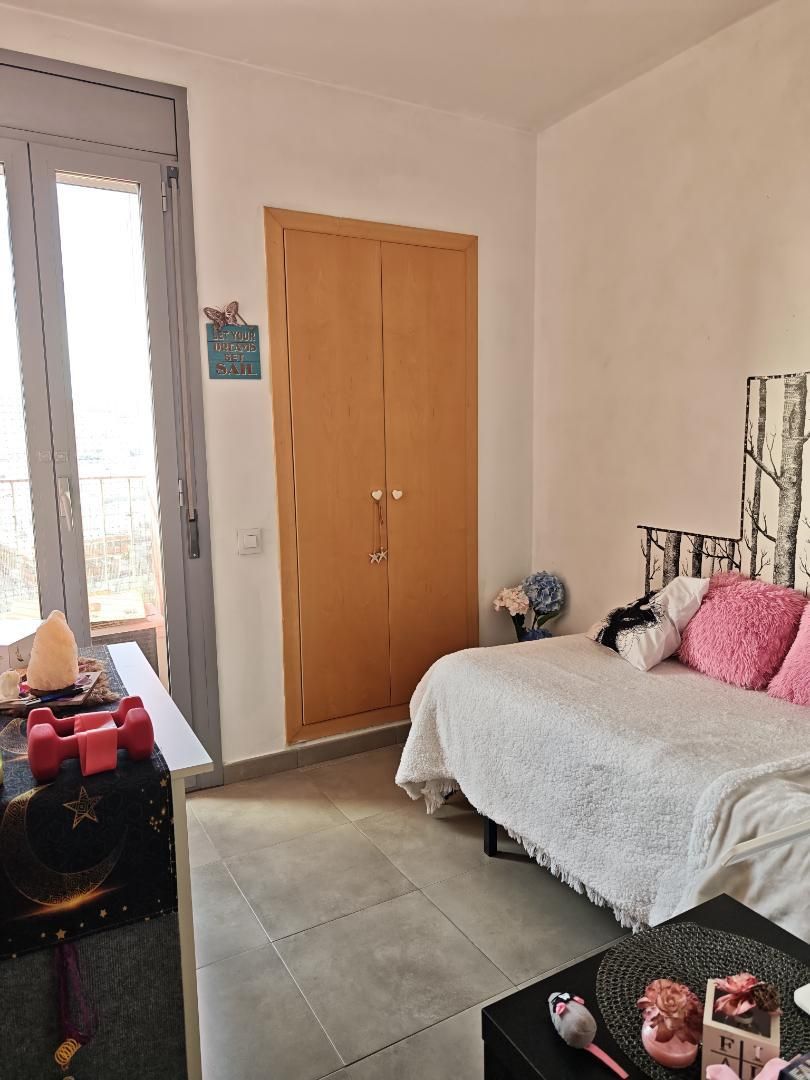 Pis per a compartir a Passeig de la Salzereda, 2, El Raval Dormitori de Pis per a compartir en Santa Coloma de Gramenet amb Aire condicionat, Calefacció i Moblat