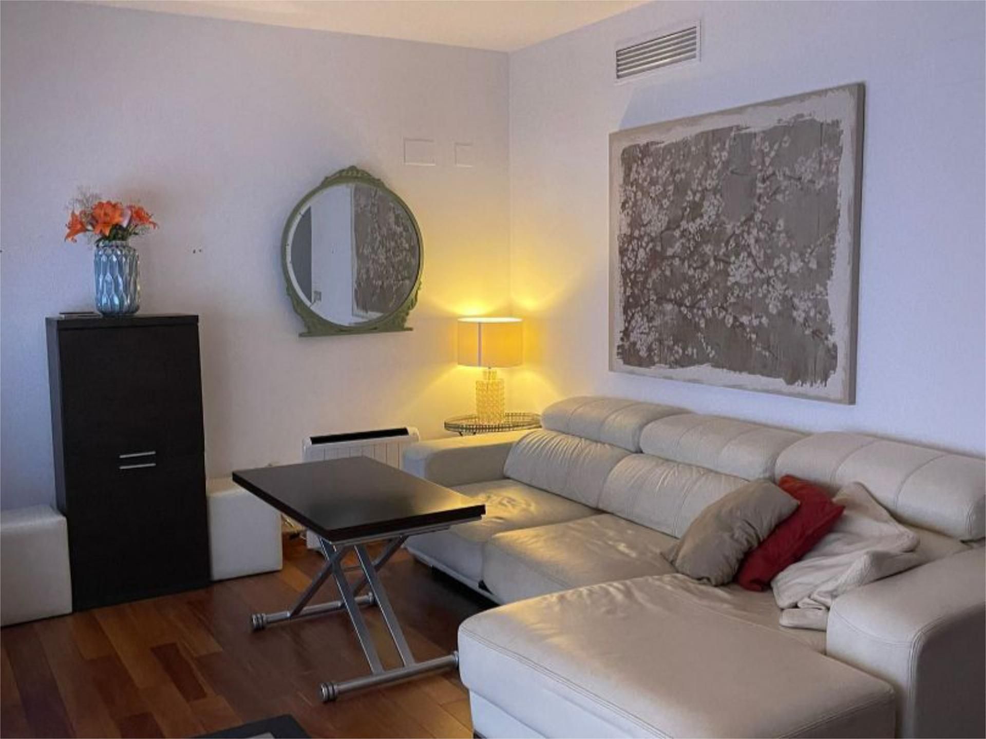 Sala d'estar de Pis de lloguer en  Sevilla Capital amb Aire condicionat, Calefacció i Parquet