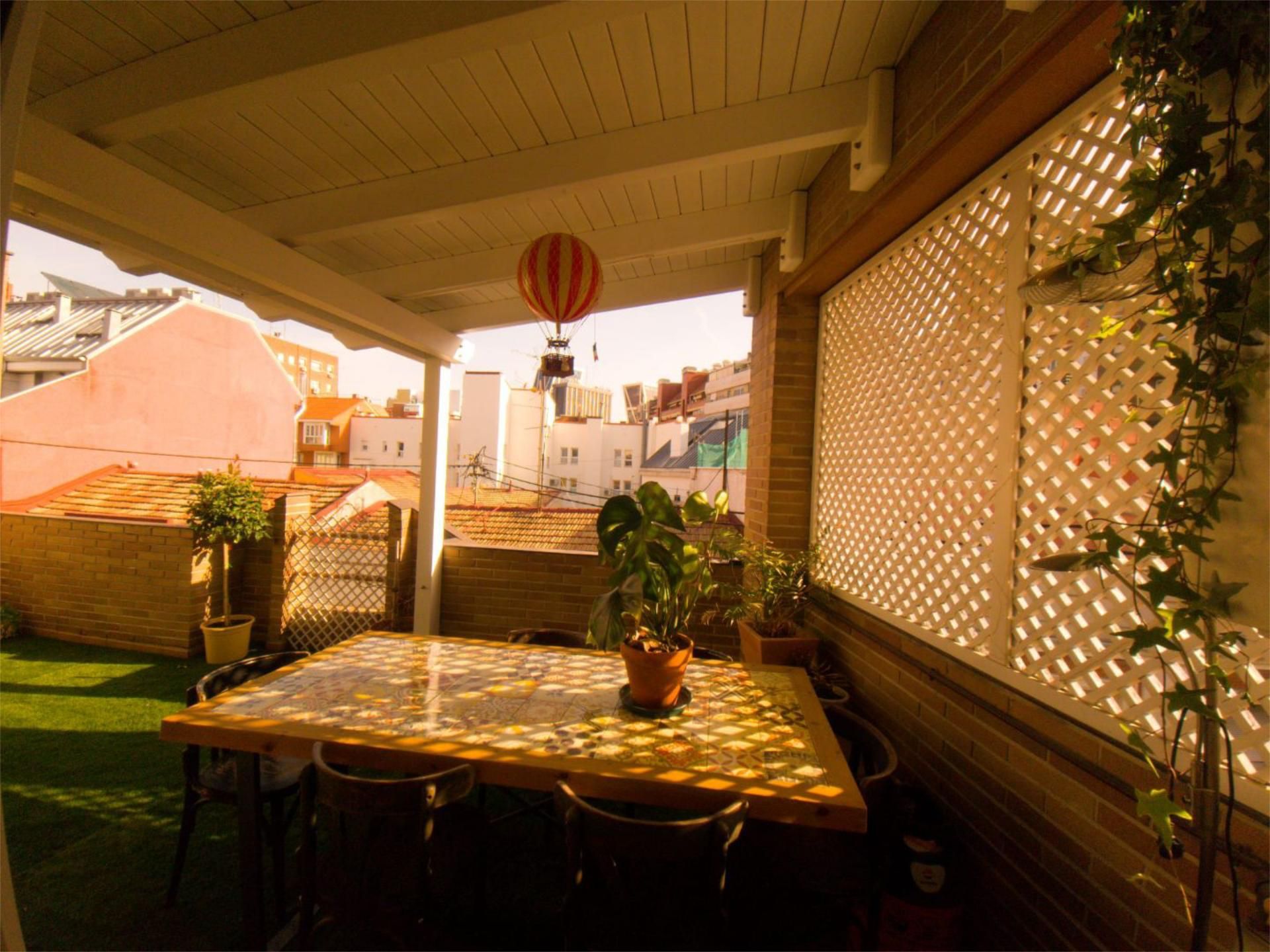 Terraza de Piso para compartir en  Madrid Capital