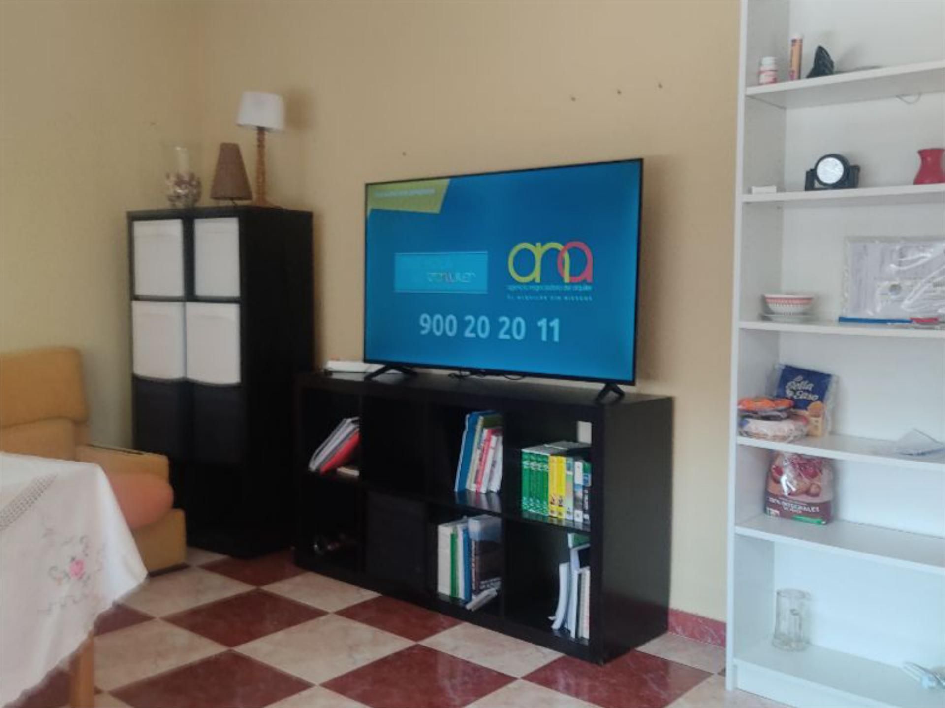 Sala d'estar de Pis per a compartir en Santa Cruz del Retamar amb Aire condicionat, Calefacció i Traster