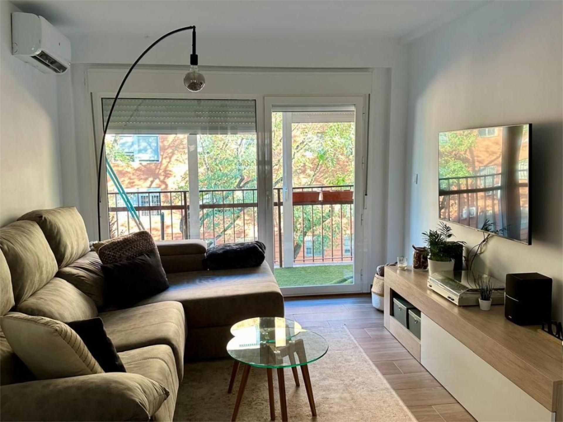 Living room of Flat to rent in  Sevilla Capital  with Air Conditioner and Balcony
