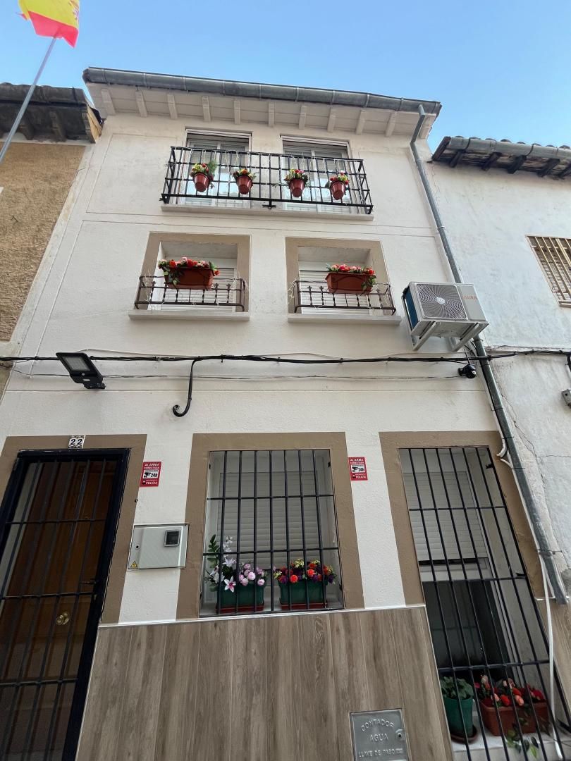 Casa adosada en venda a Calle Cáceres, 20, Candeleda Vista exterior de Casa adosada en venda en Candeleda amb Aire condicionat, Calefacció i Parquet