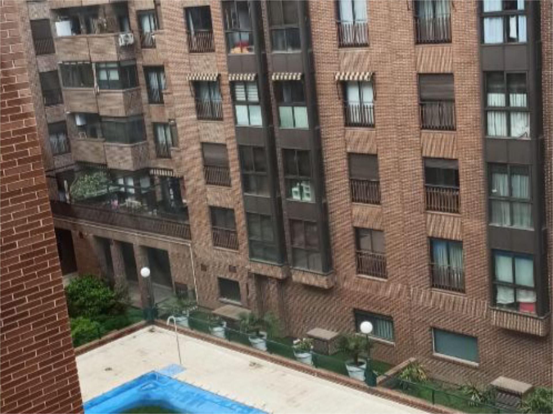 Vista exterior de Pis de lloguer en  Madrid Capital amb Aire condicionat, Calefacció i Jardí privat