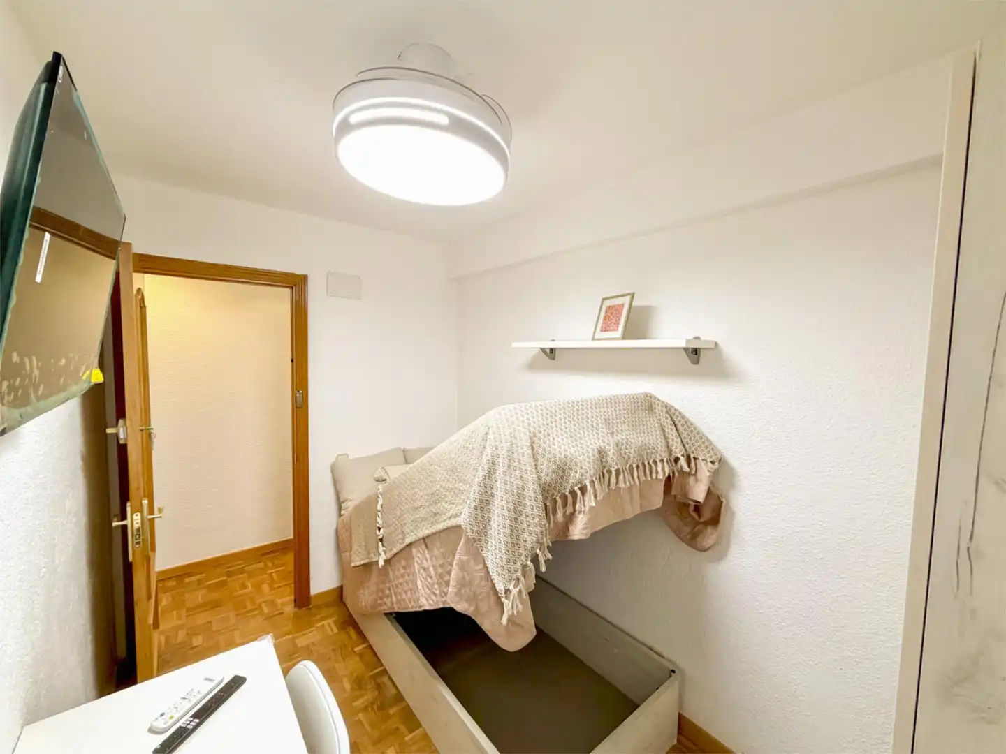 Habitación en Avenida de Berlin, 14, Ciudad 70 Habitación de Apartamento para compartir en Coslada con Parquet, Terraza y Amueblado