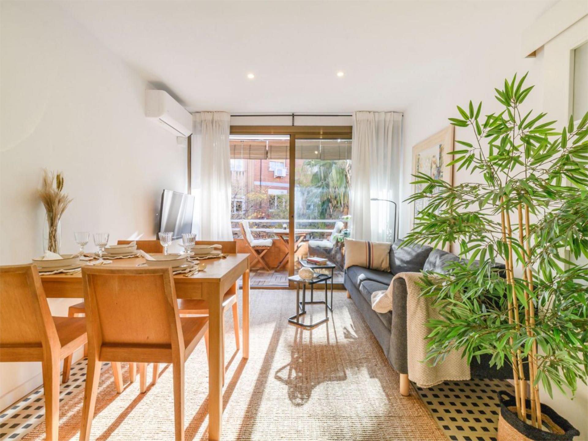 Sala d'estar de Pis en venda en Santa Coloma de Gramenet amb Aire condicionat i Terrassa