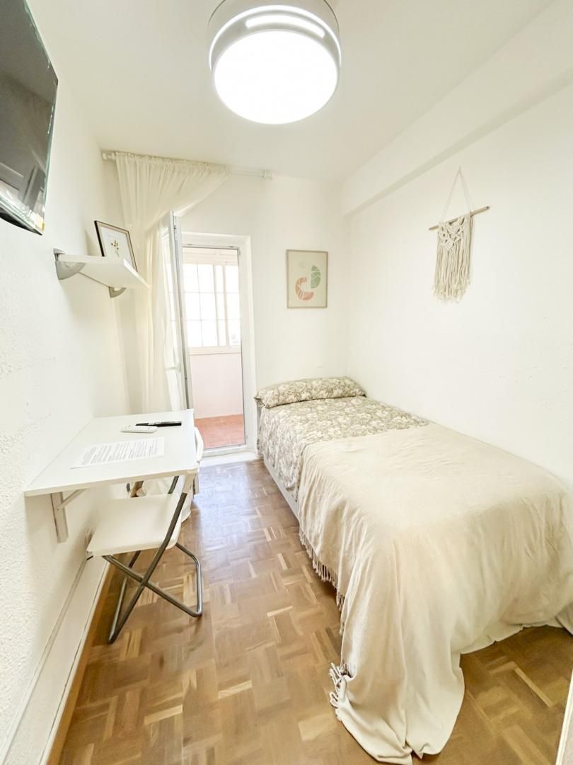 Bedroom of Apartment to rent in Coslada  with Parquet flooring, Terrace and Furnished