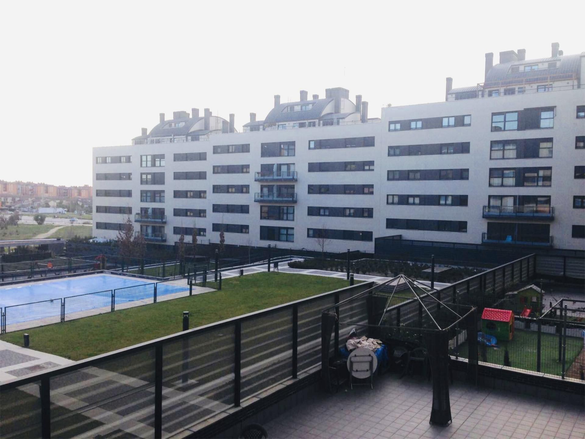 Pis de lloguer a Calle Hatshepsut, 47, Urbanizaciones Vista exterior de Pis de lloguer en Rivas-Vaciamadrid amb Aire condicionat i Piscina