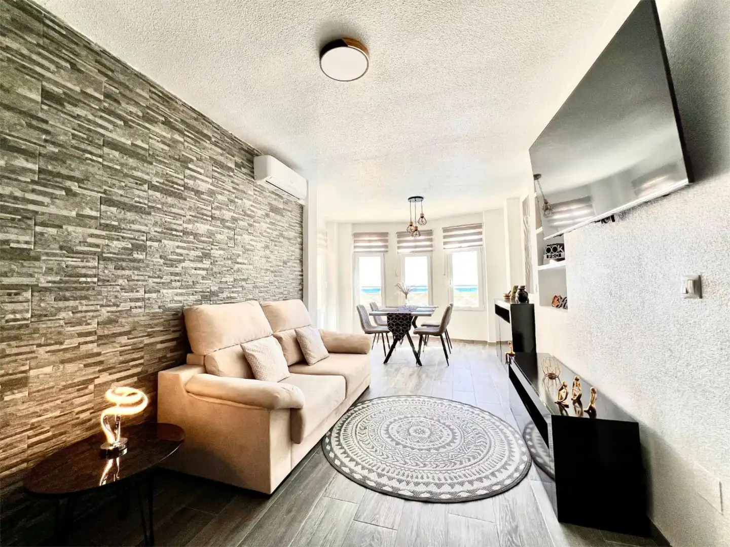 Wohnzimmer von Wohnung zur Miete in Torrevieja mit Klimaanlage, Heizung und Terrasse