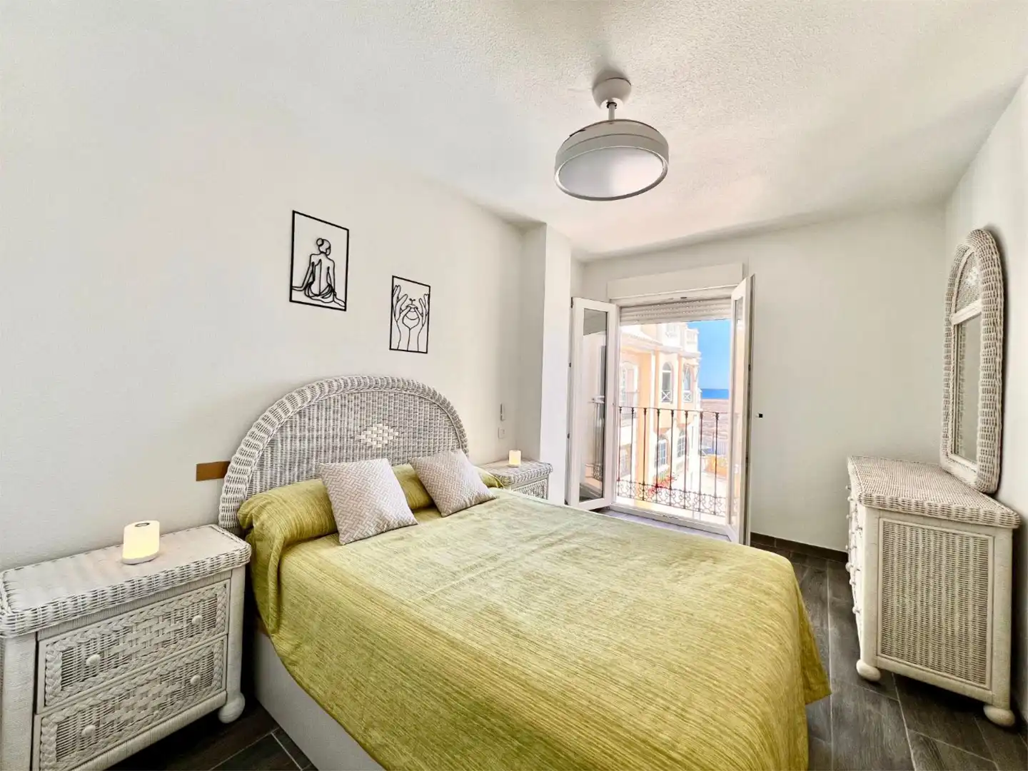 Schlafzimmer von Wohnung zur Miete in Torrevieja mit Klimaanlage, Heizung und Terrasse