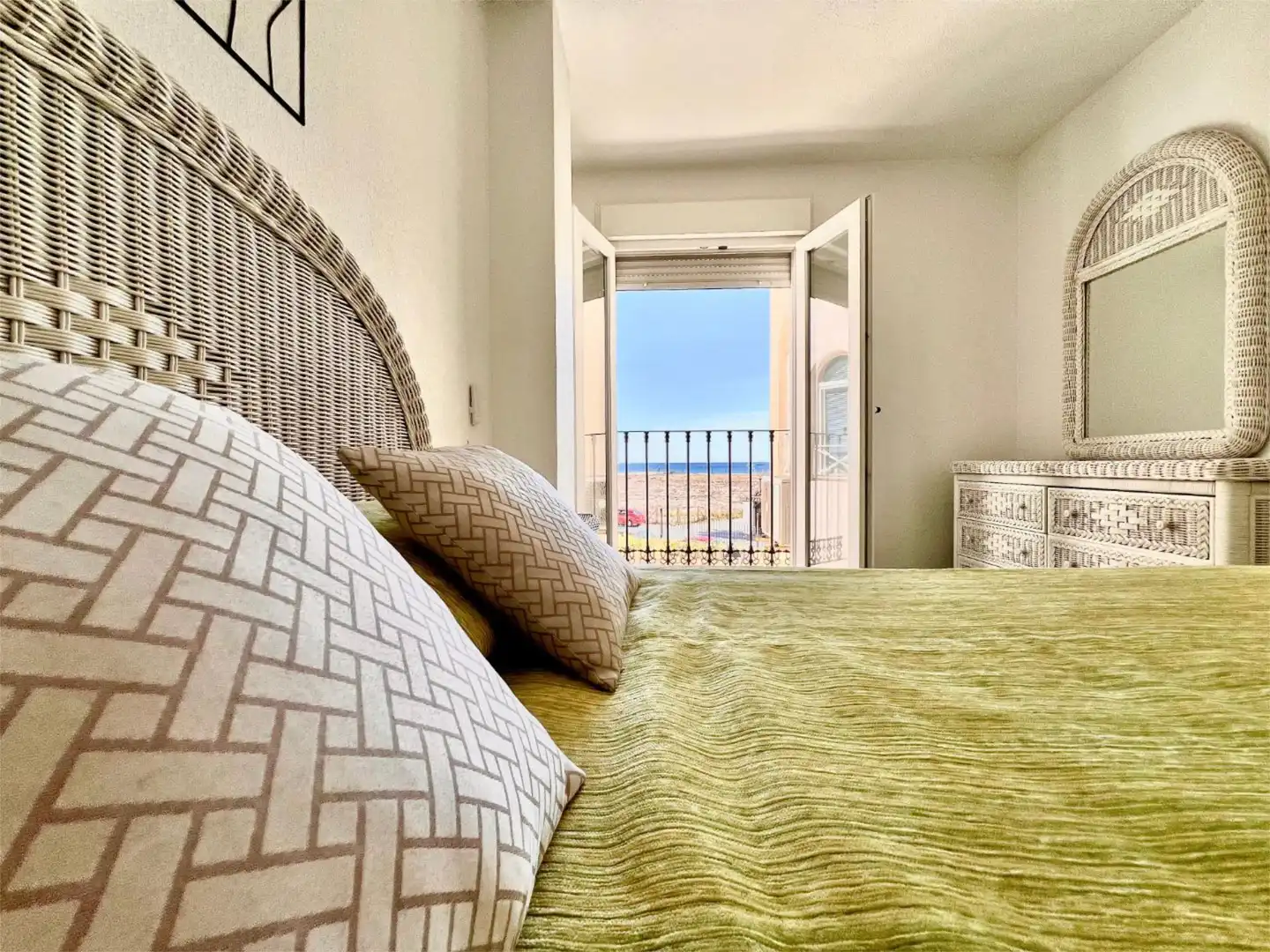 Schlafzimmer von Wohnung zur Miete in Torrevieja mit Klimaanlage, Heizung und Terrasse