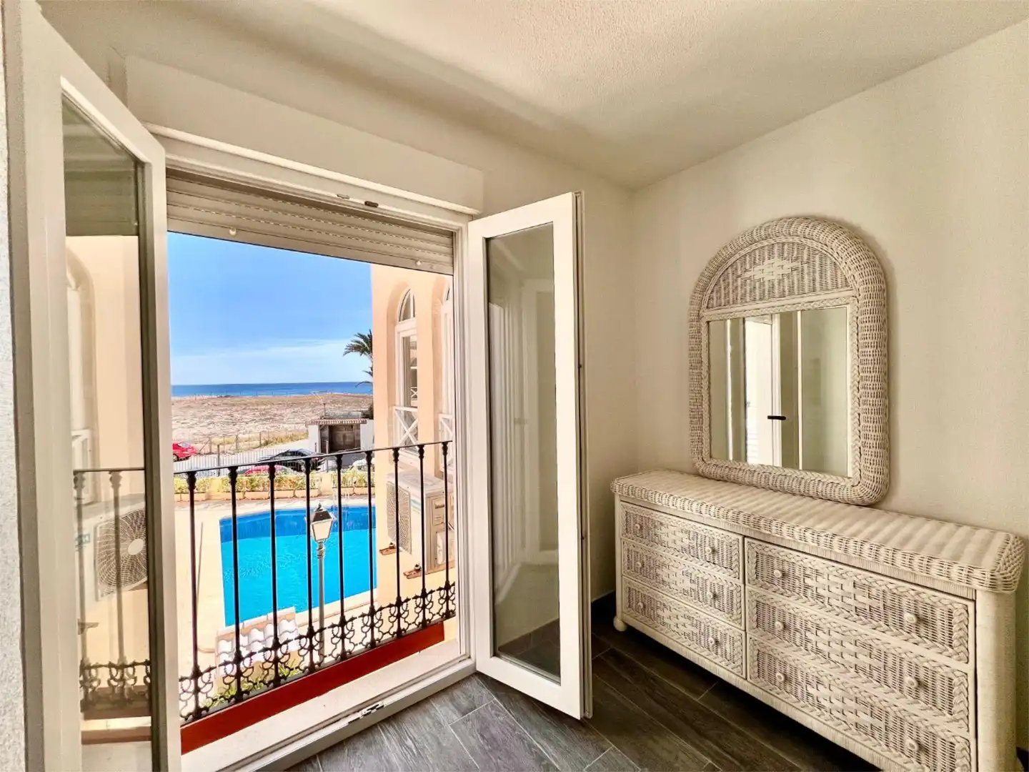 Schlafzimmer von Wohnung zur Miete in Torrevieja mit Klimaanlage, Heizung und Terrasse