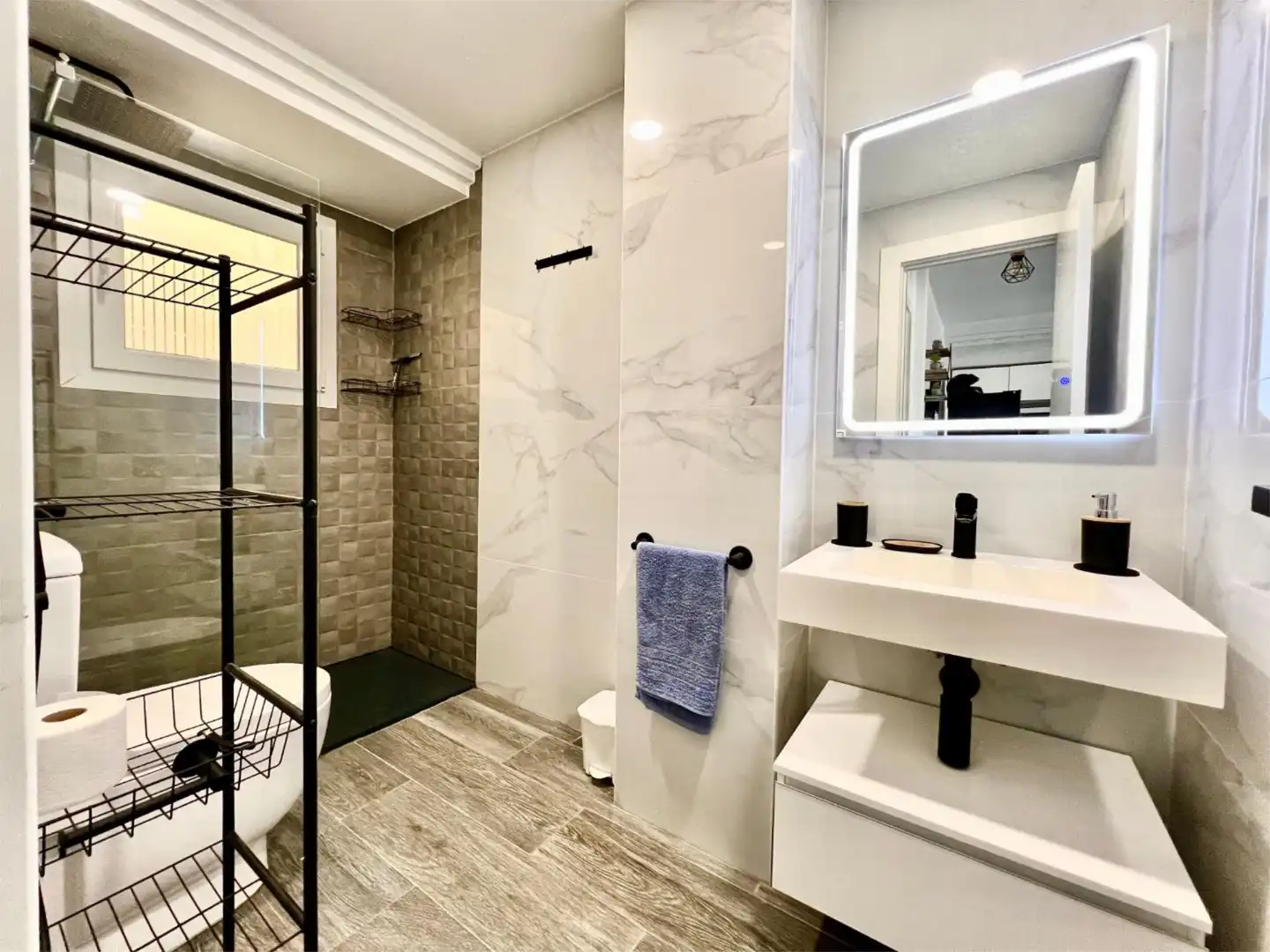 Badezimmer von Wohnung zur Miete in Torrevieja mit Klimaanlage, Heizung und Terrasse