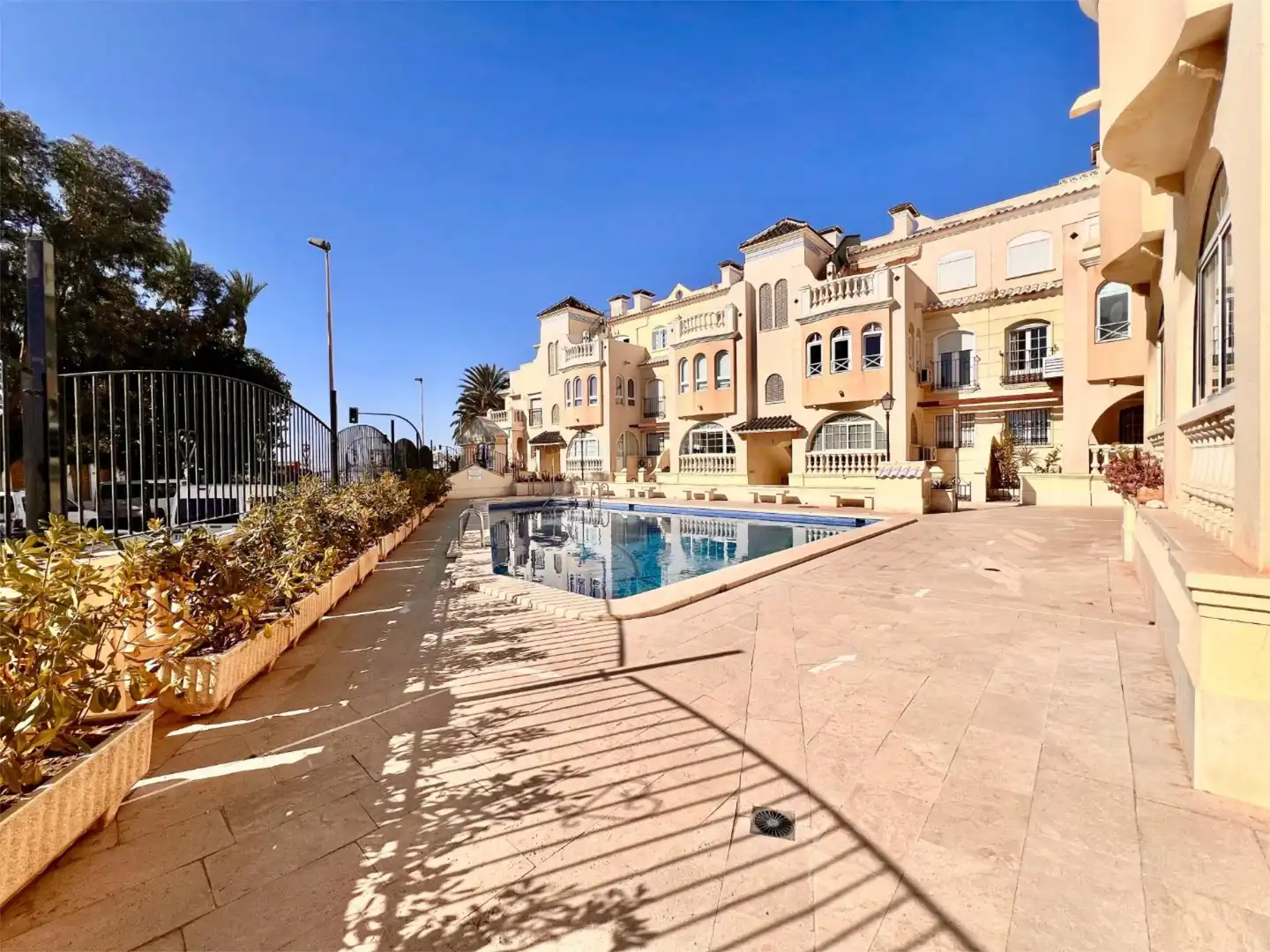 Außenansicht von Wohnung zur Miete in Torrevieja mit Klimaanlage, Heizung und Terrasse
