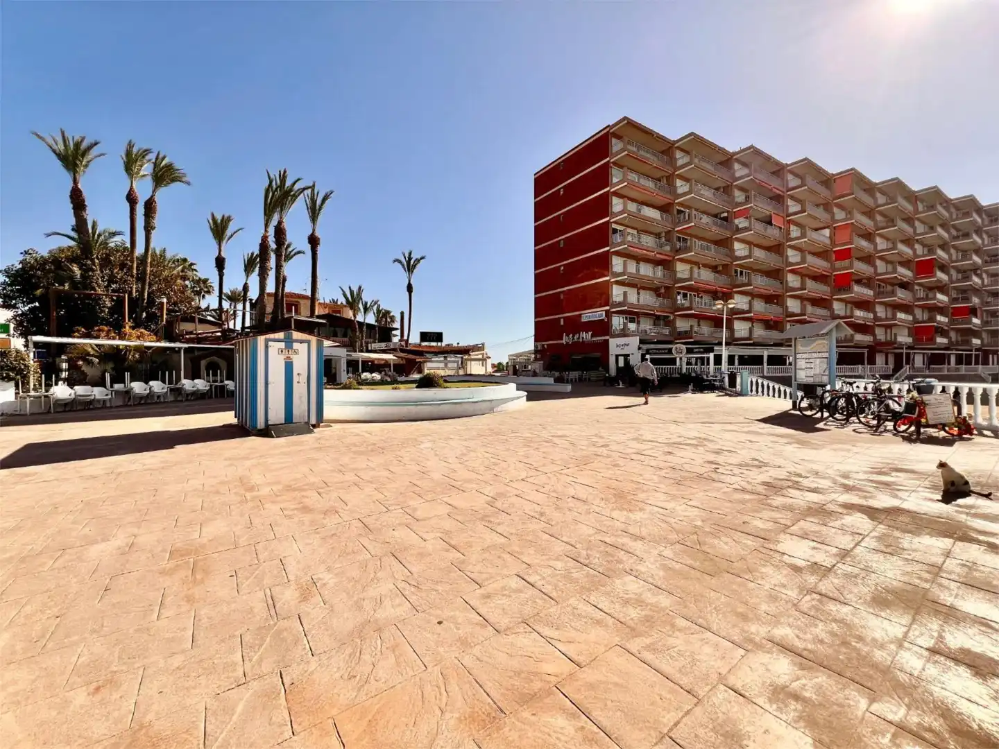 Außenansicht von Wohnung zur Miete in Torrevieja mit Klimaanlage, Heizung und Terrasse