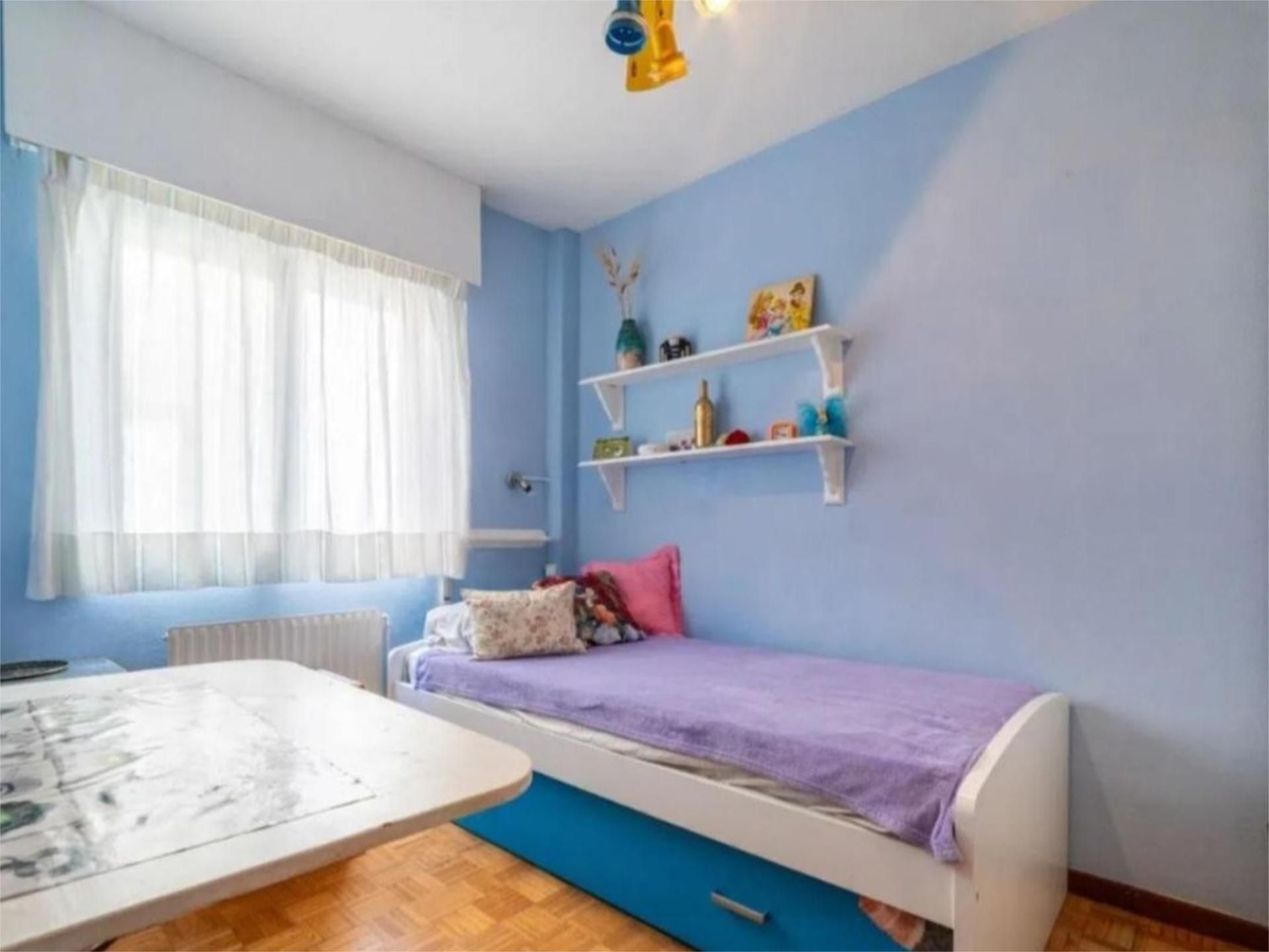 Bedroom of Flat to share in Algete  with Heating, Parquet flooring and Furnished