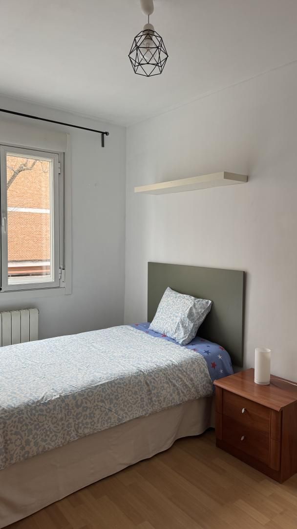Bedroom of Flat to share in  Madrid Capital  with Air Conditioner, Heating and Parquet flooring