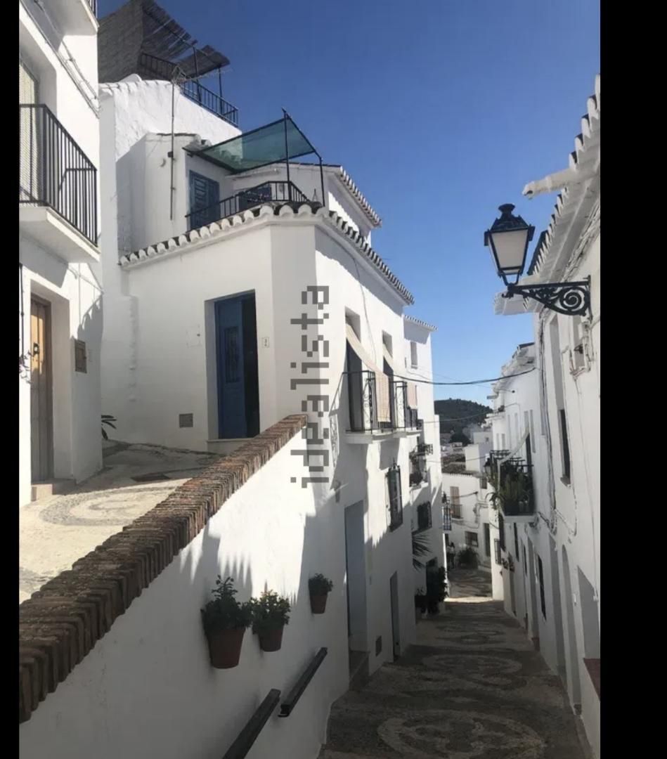 Vista exterior de Casa adosada en venda en Frigiliana amb Terrassa, Moblat i Balcó
