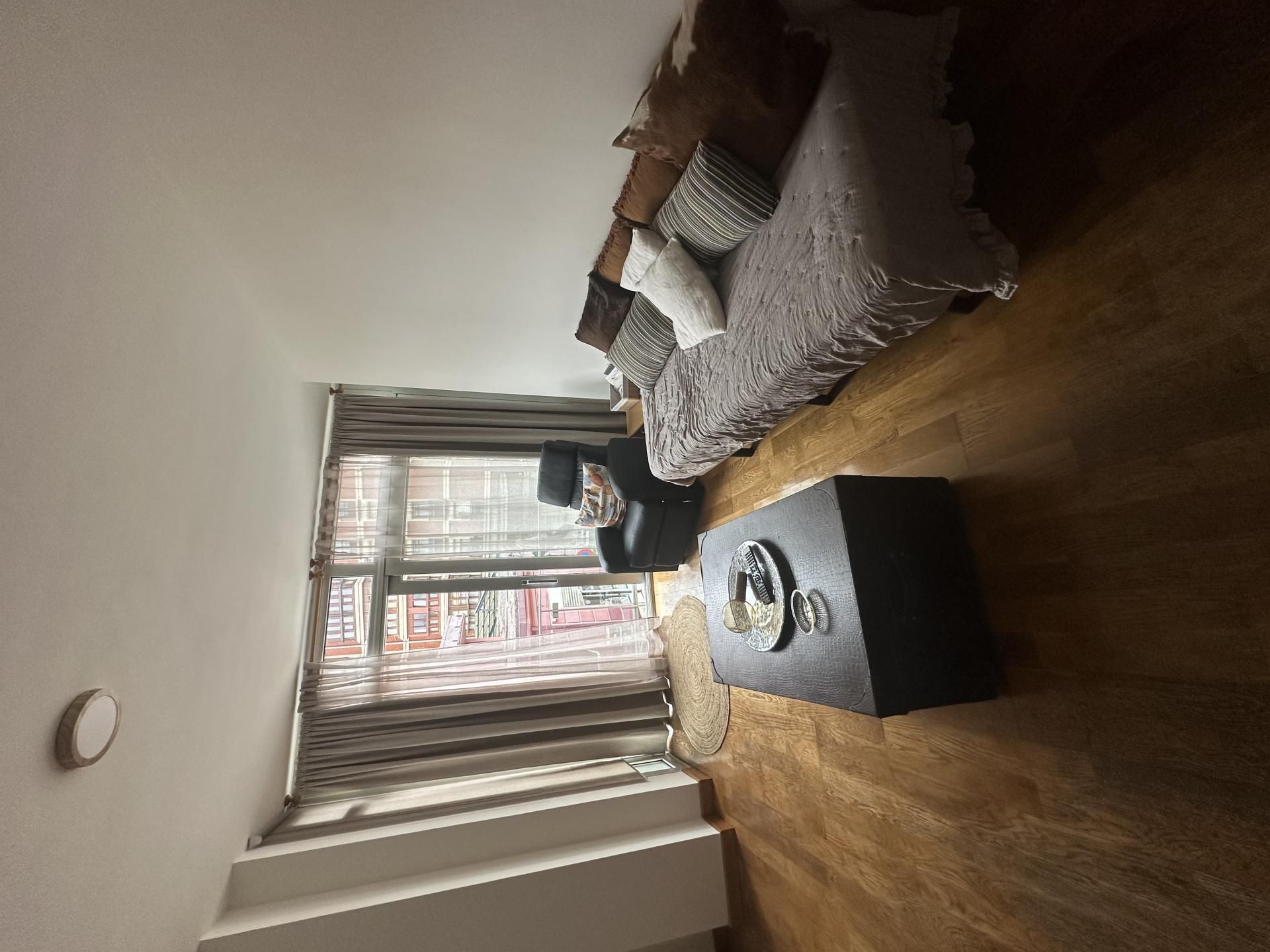 Sala d'estar de Pis de lloguer en El Astillero   amb Calefacció, Parquet i Moblat