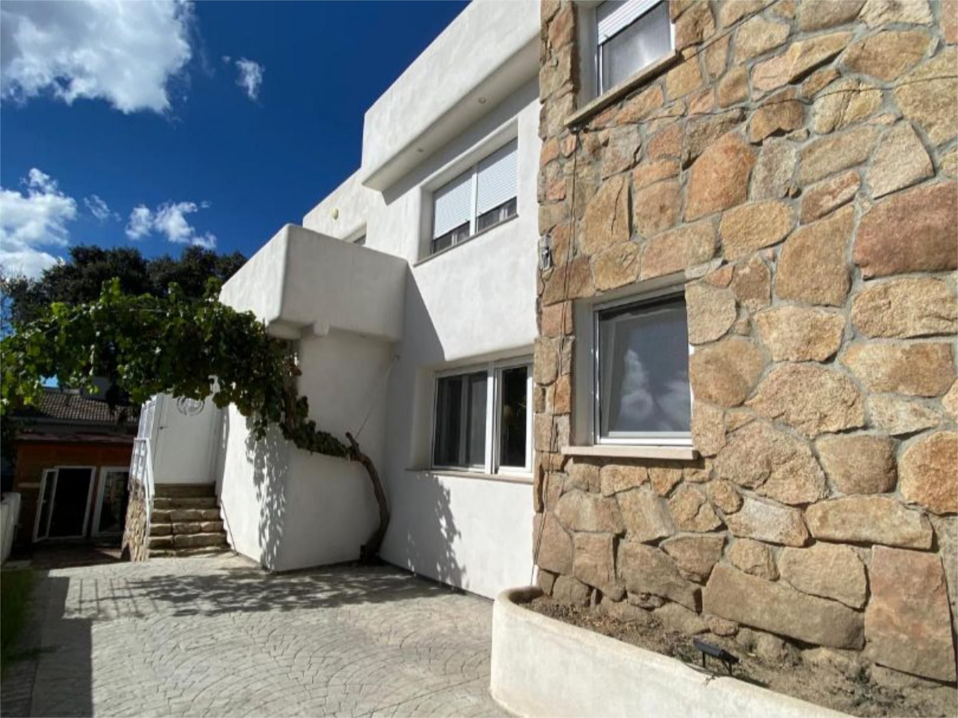 Vista exterior de Casa o xalet en venda en Galapagar amb Terrassa, Piscina i Balcó