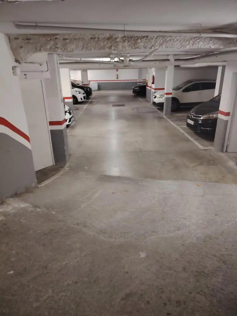 Parkplatz von Garage zur Miete in Terrassa