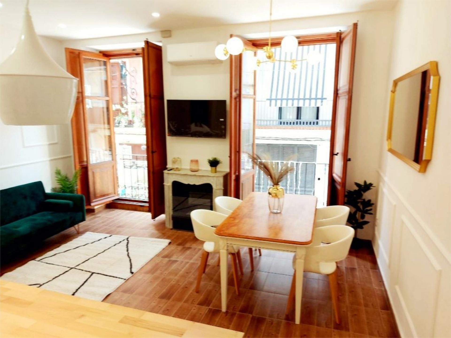 Menjador de Pis de lloguer en  Valencia Capital amb Aire condicionat, Calefacció i Moblat