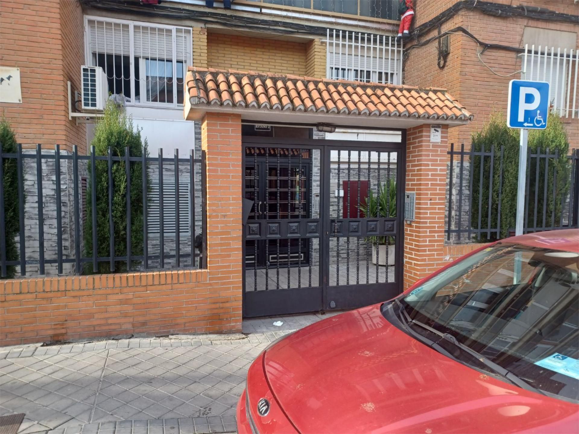 Aparcament de Pis en venda en Torrejón de Ardoz amb Aire condicionat, Calefacció i Jardí privat