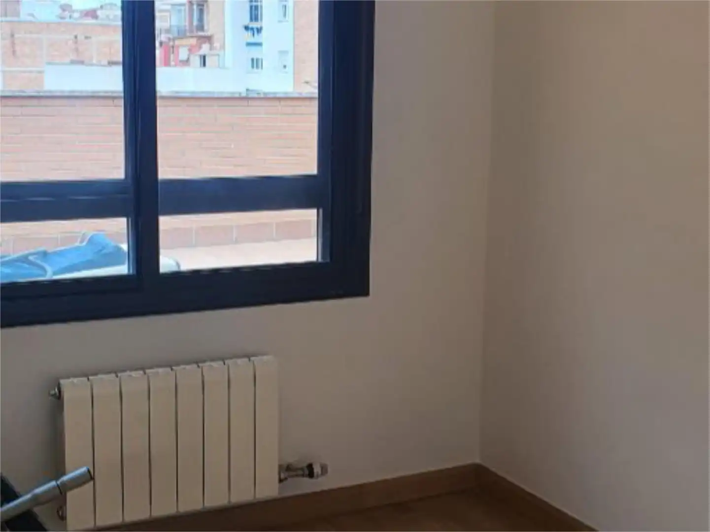 Pis en venda a Calle de la Via, 19, Vadillos Dormitori de Pis en venda en Valladolid amb Calefacció, Parquet i Terrassa