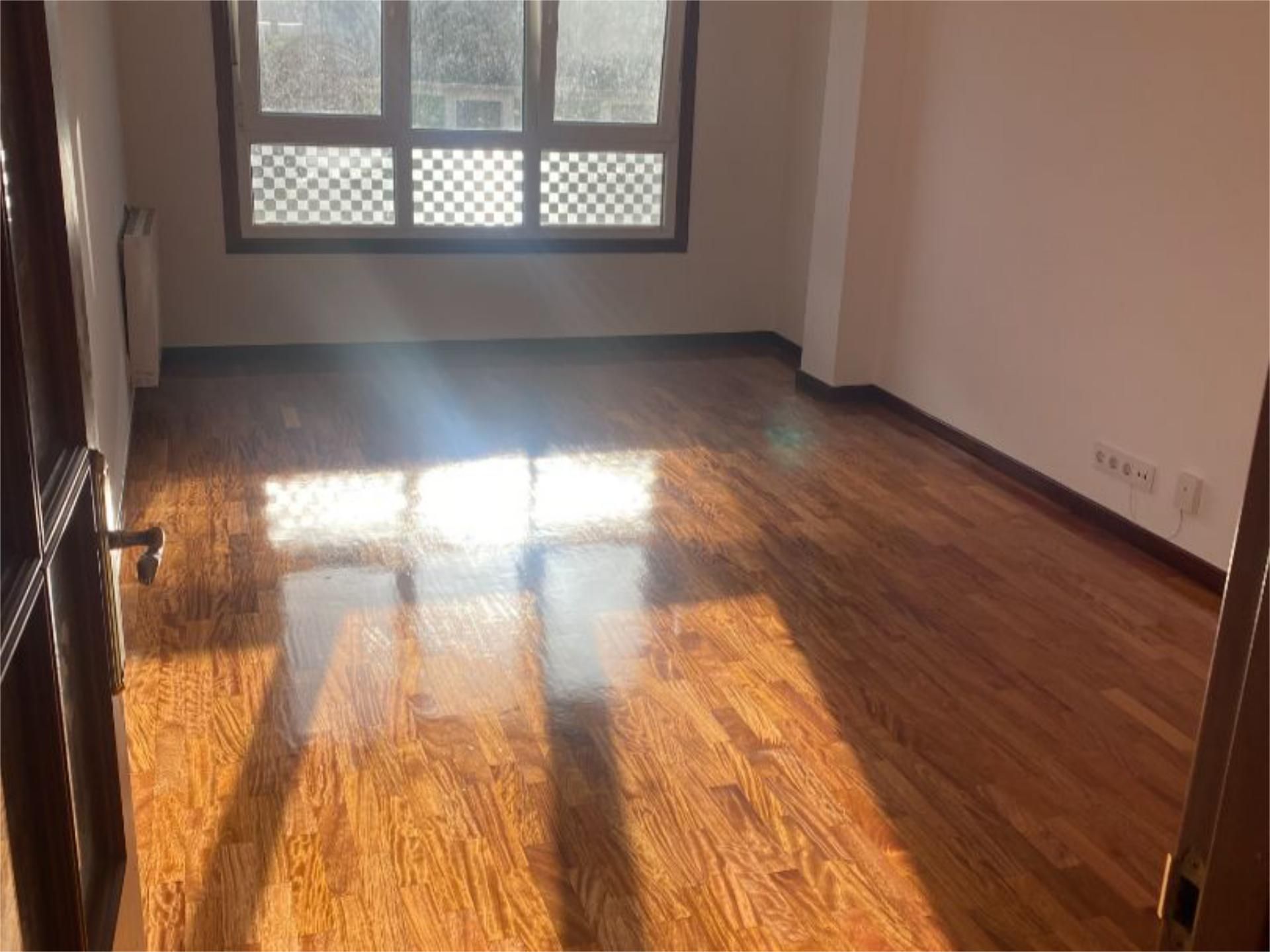 Sala de estar de Piso en venta en Arteixo con Calefacción, Parquet y Terraza