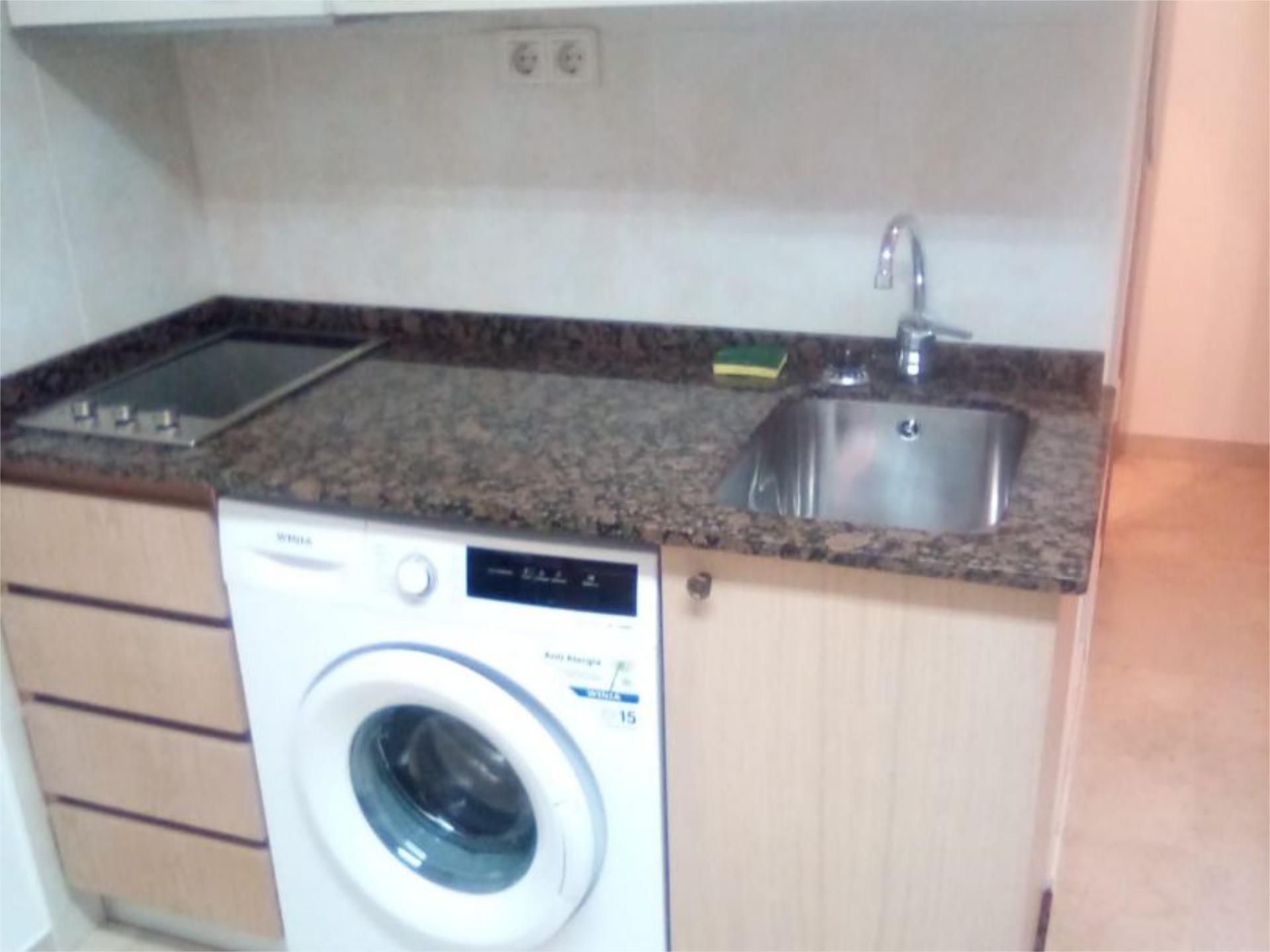 Cuina de Pis de lloguer en Barbastro amb Aire condicionat, Moblat i Balcó