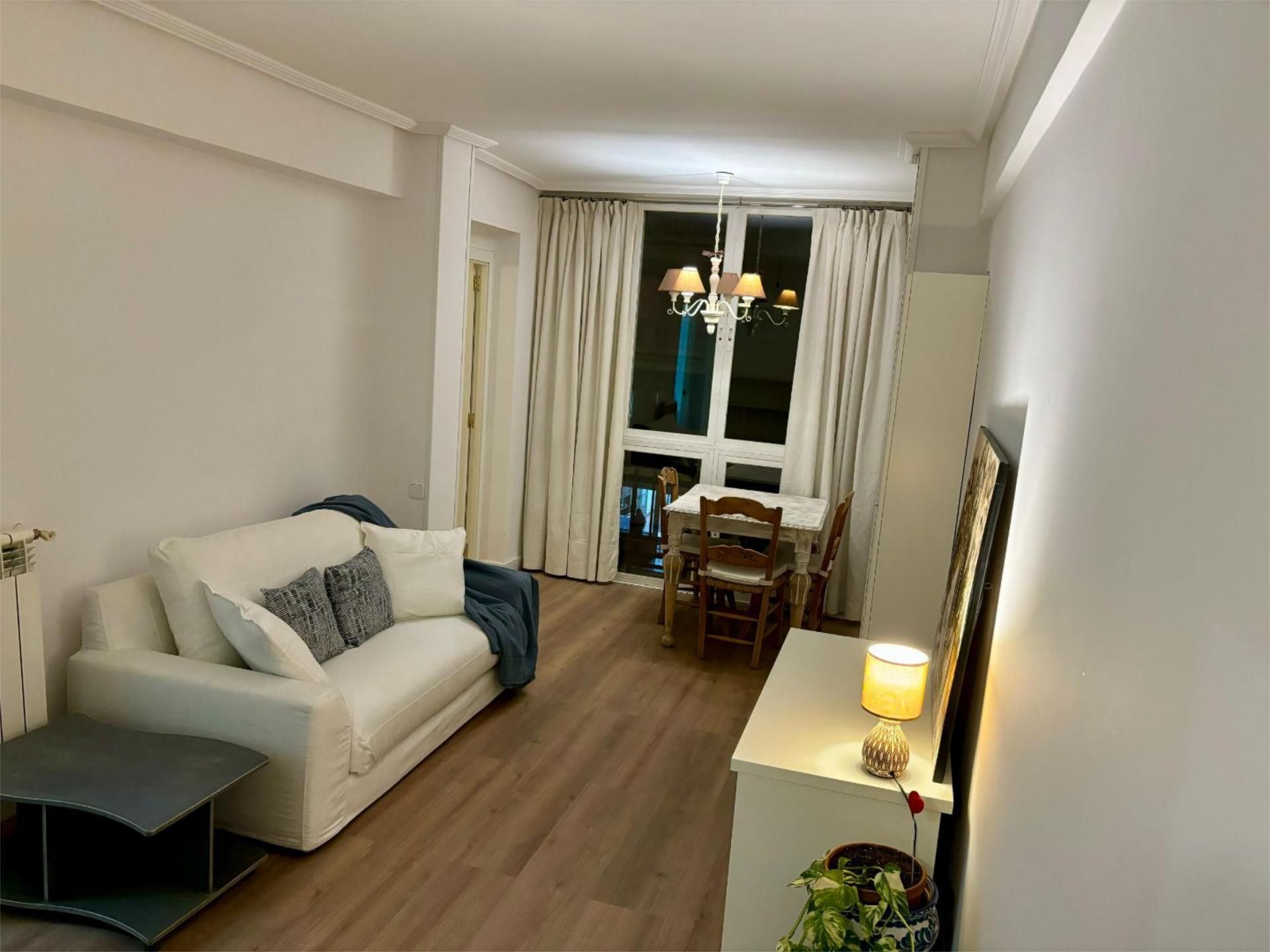 Flat to rent in Calle de Seco, 5, Adelfas Living room of Flat to rent in Madrid Capital with Air Conditioner, Heating and Parquet flooring