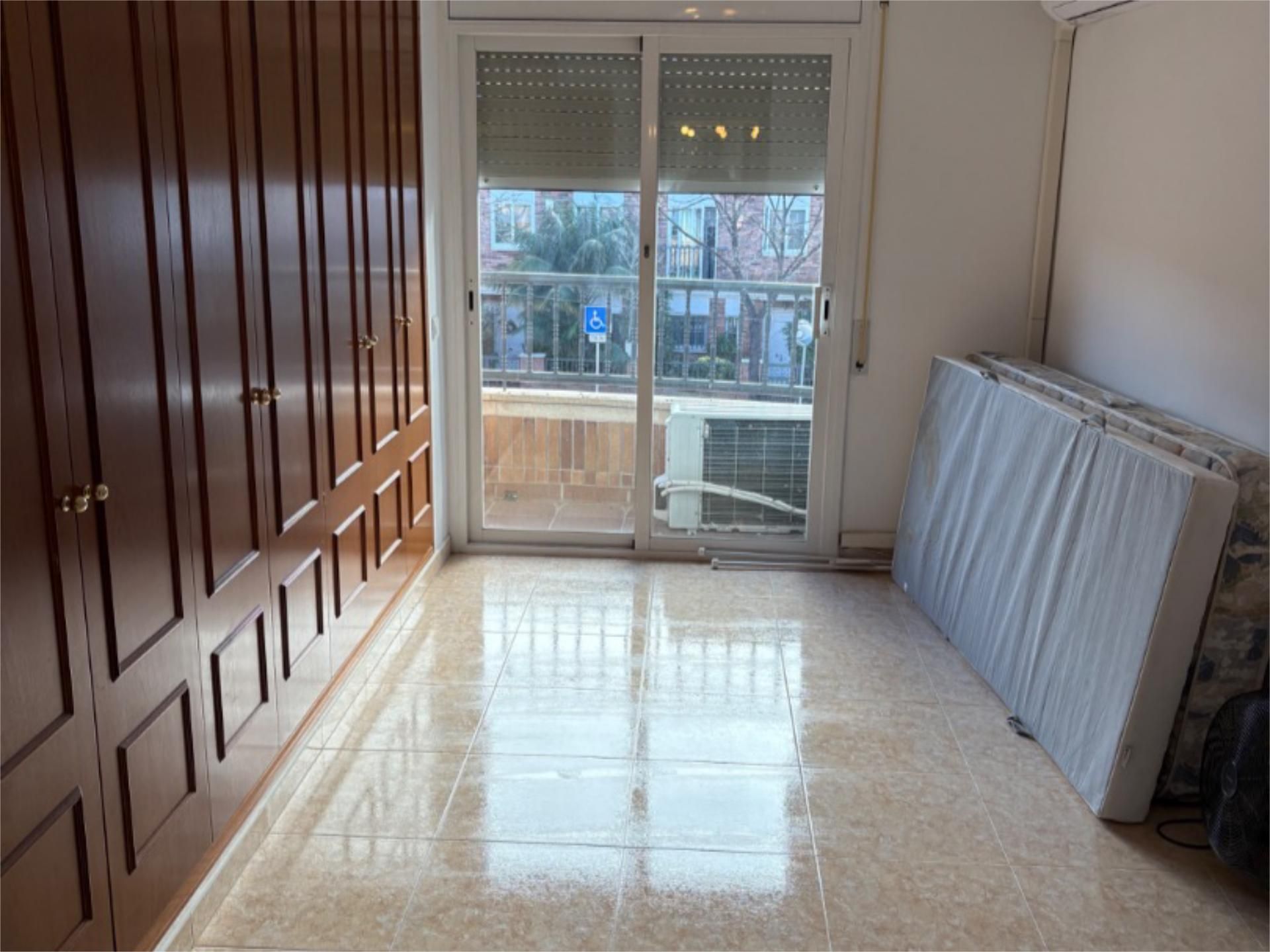 Bedroom of Flat to share in Vilassar de Mar