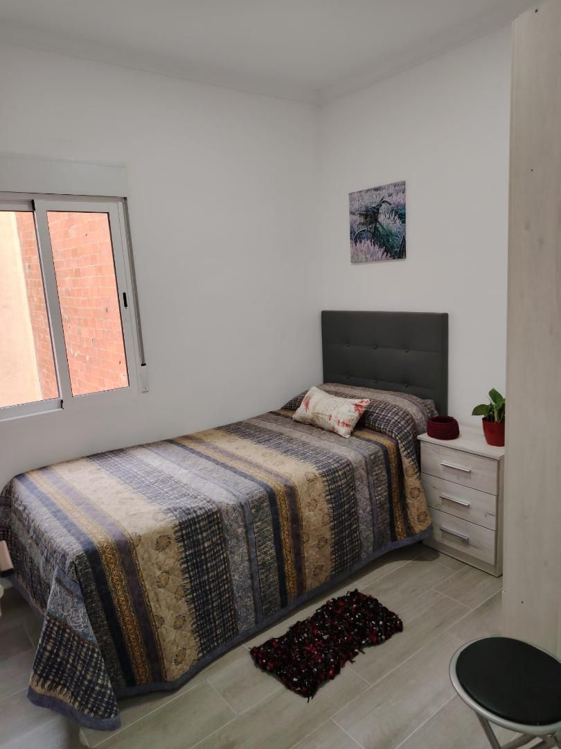 Study to share in Avinguda Catalunya, 38, La Plantera Bedroom of Study to share in Blanes with Furnished, Oven and Washing machine