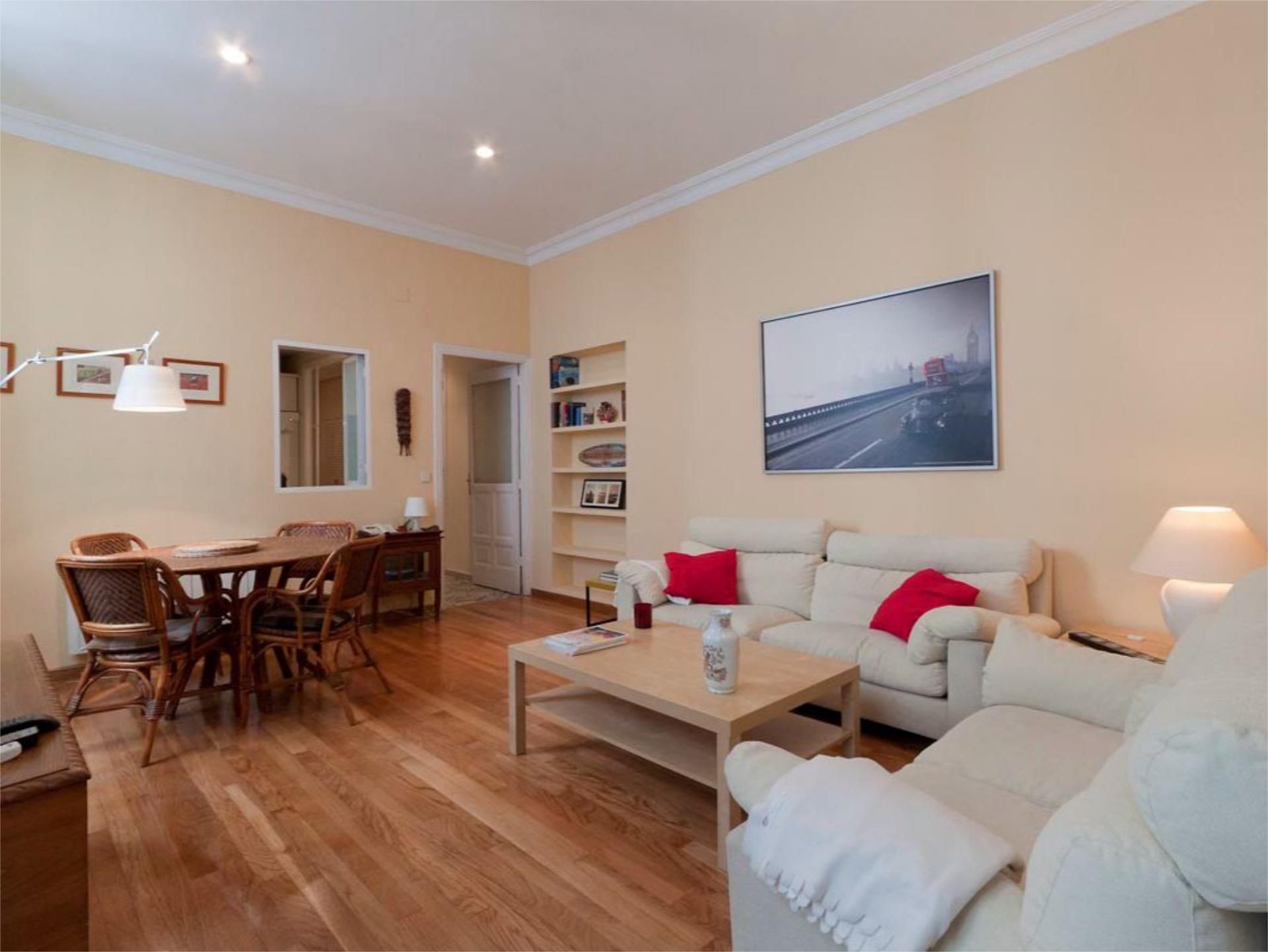 Sala d'estar de Pis de lloguer en  Madrid Capital amb Aire condicionat, Calefacció i Parquet