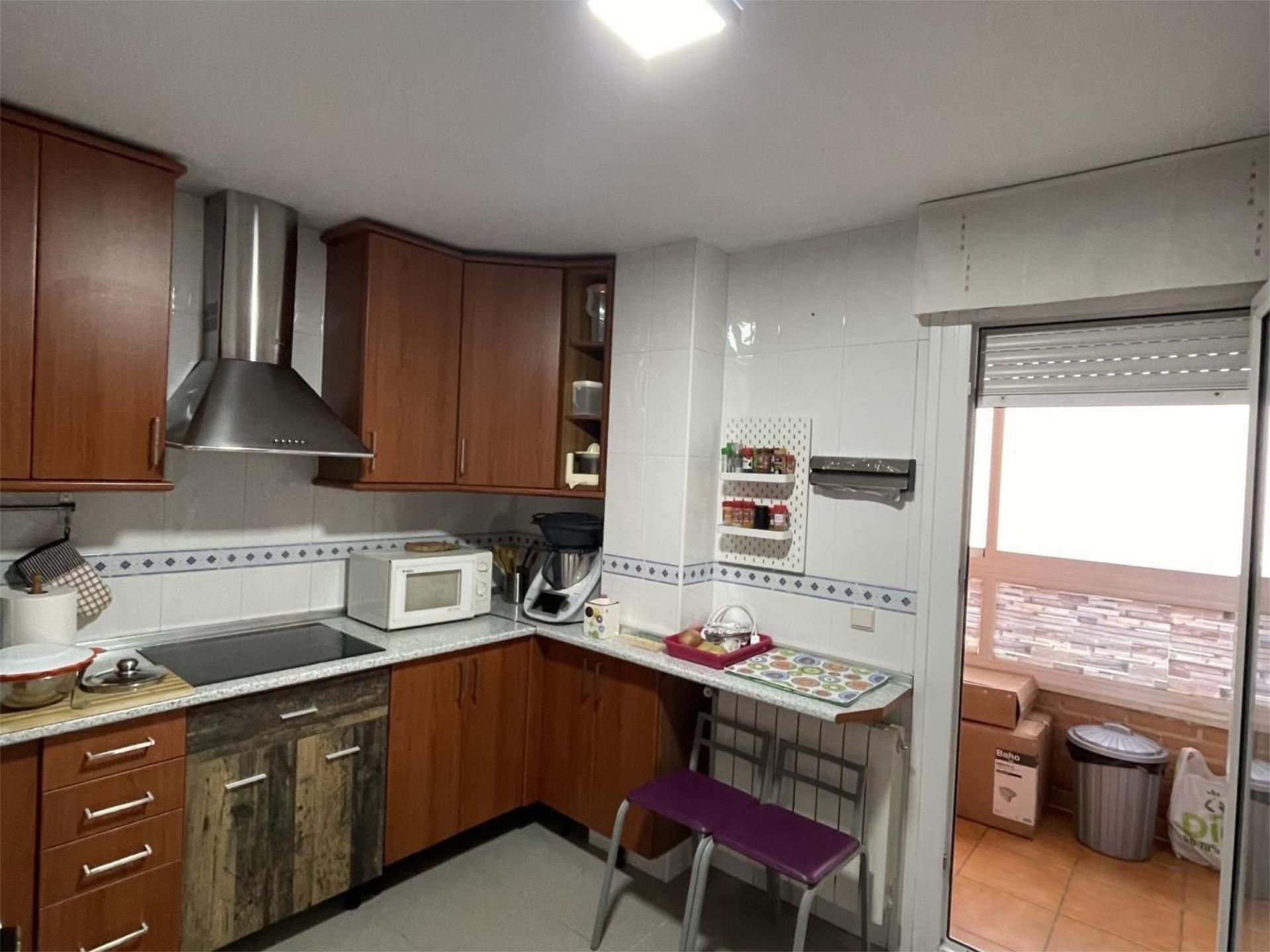 Flat for sale in Calle Jorge Manrique, 2, Parque Manuel de Vega - Carretera de Ugena Kitchen of Flat for sale in Illescas with Air Conditioner, Terrace and Swimming Pool