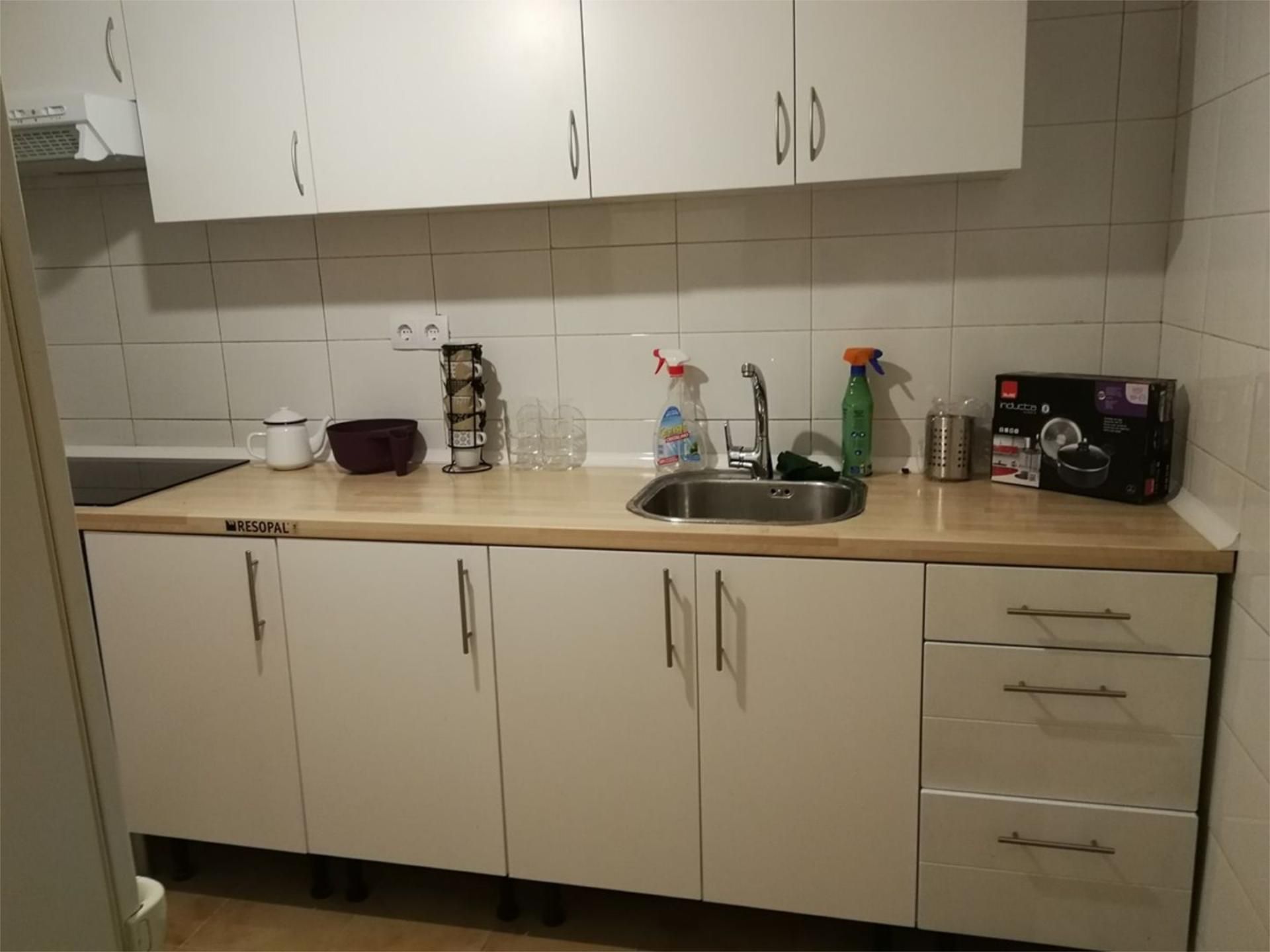 Cuina de Apartament de lloguer en  Barcelona Capital amb Aire condicionat