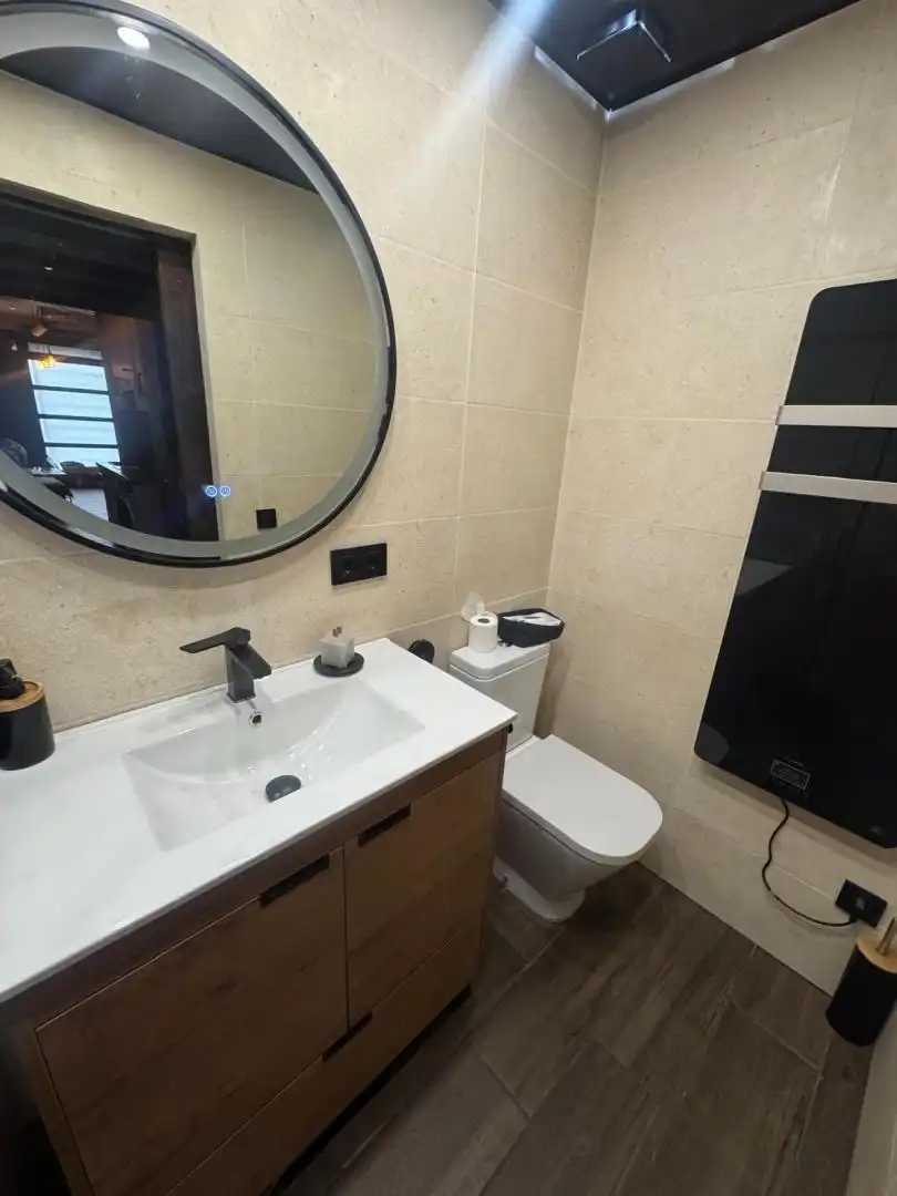 Study for sale in Gran Via de les Corts Catalanes, 19, Besós Bathroom of Study for sale in Sant Adrià de Besòs with Air Conditioner, Heating and Furnished