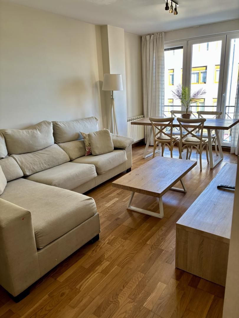 Sala d'estar de Pis de lloguer en Suances amb Calefacció, Parquet i Moblat