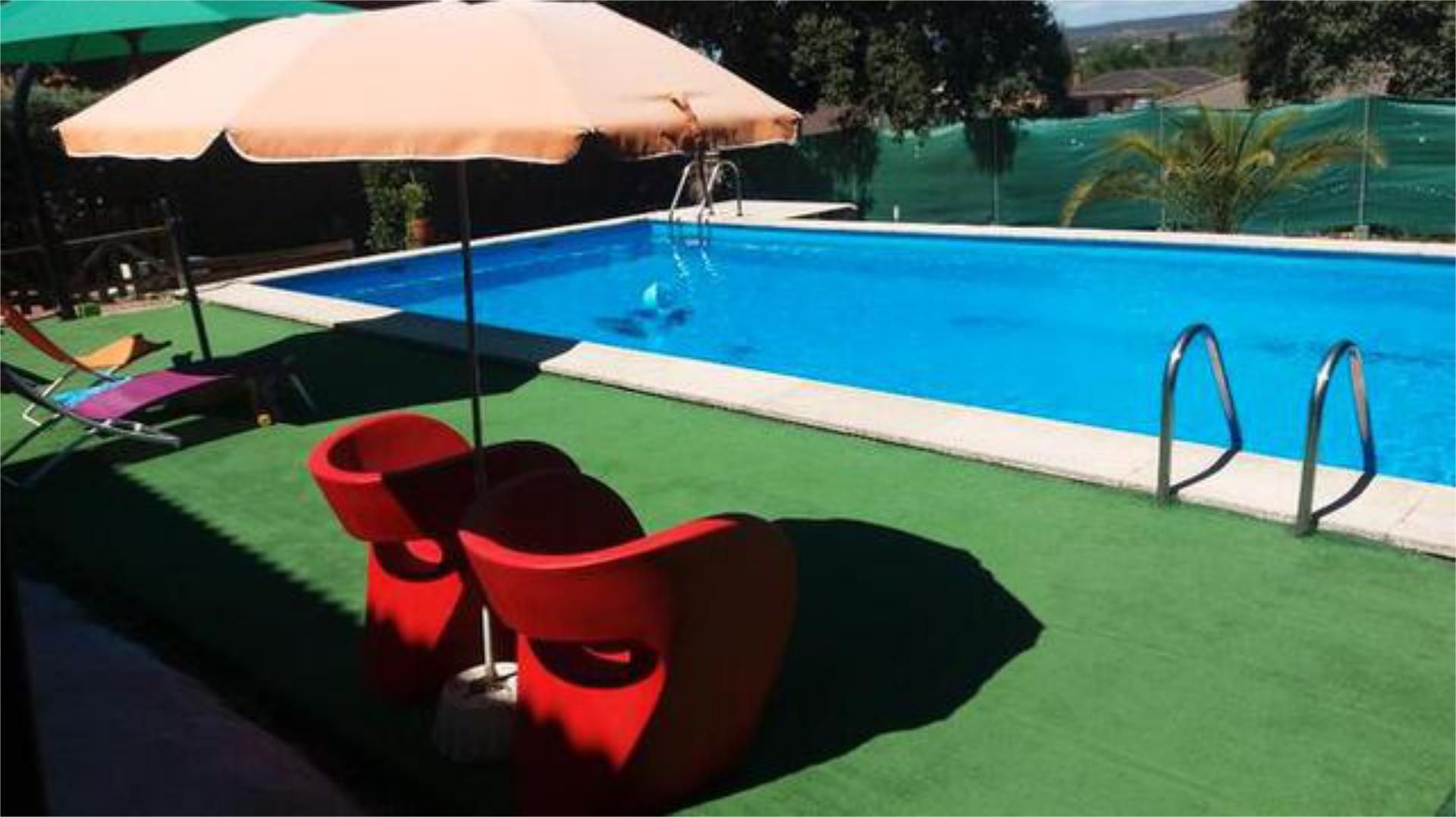 Single-family semi-detached for sale in Calalberche Swimming pool of Single-family semi-detached for sale in Santa Cruz del Retamar with Terrace, Storage room and Swimming Pool