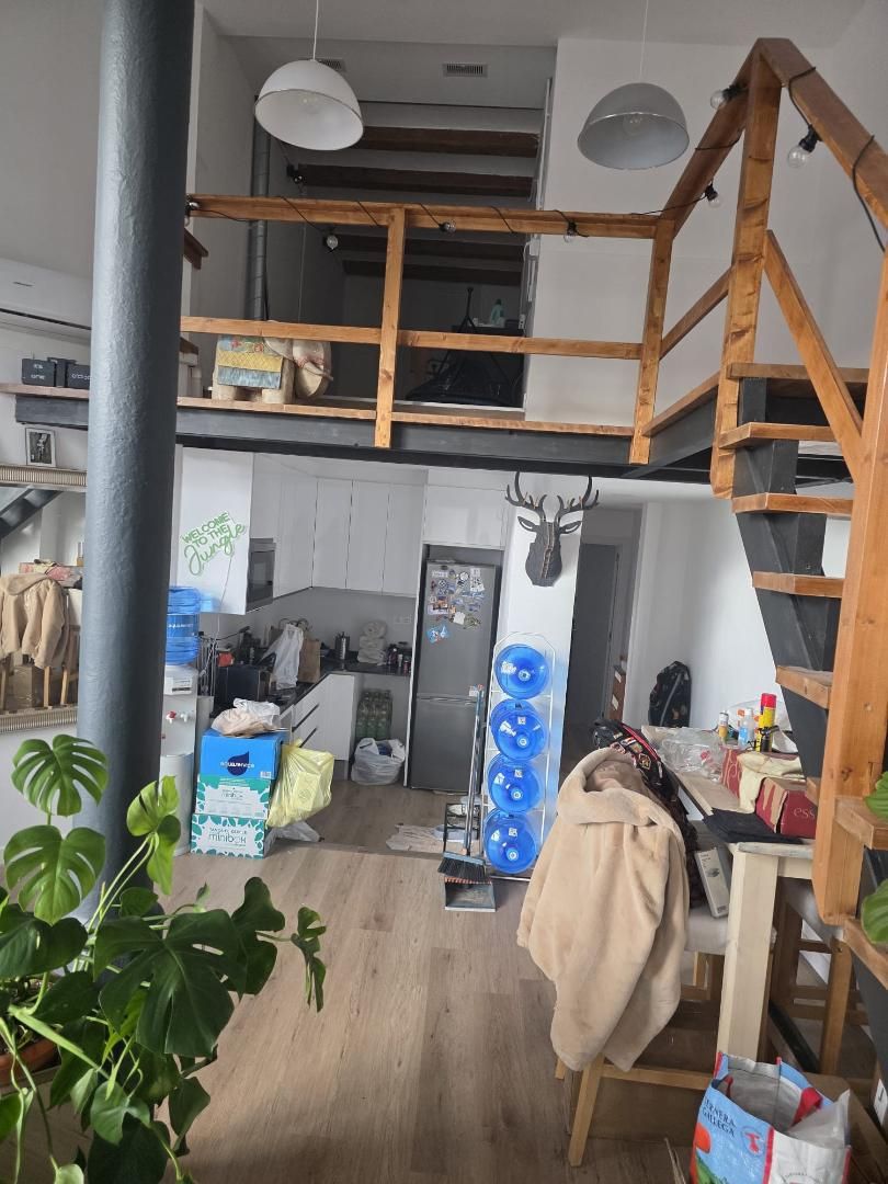 Study to rent in  Barcelona Capital  with Air Conditioner