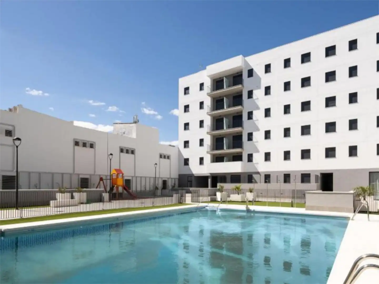 Schwimmbecken von Wohnung zum Verkauf in  Sevilla Capital mit Klimaanlage, Terrasse und Schwimmbad