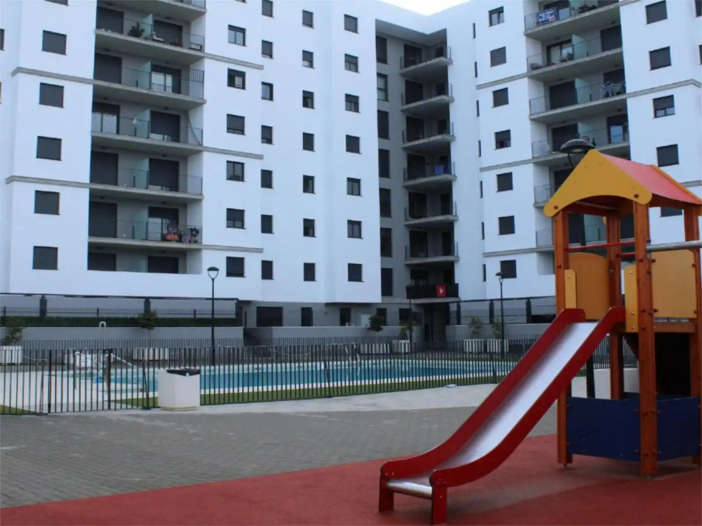 Schwimmbecken von Wohnung zum Verkauf in  Sevilla Capital mit Klimaanlage, Terrasse und Schwimmbad