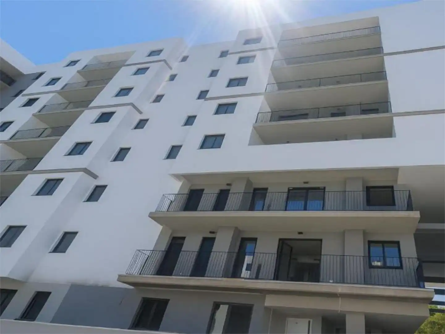 Außenansicht von Wohnung zum Verkauf in  Sevilla Capital mit Klimaanlage, Terrasse und Schwimmbad