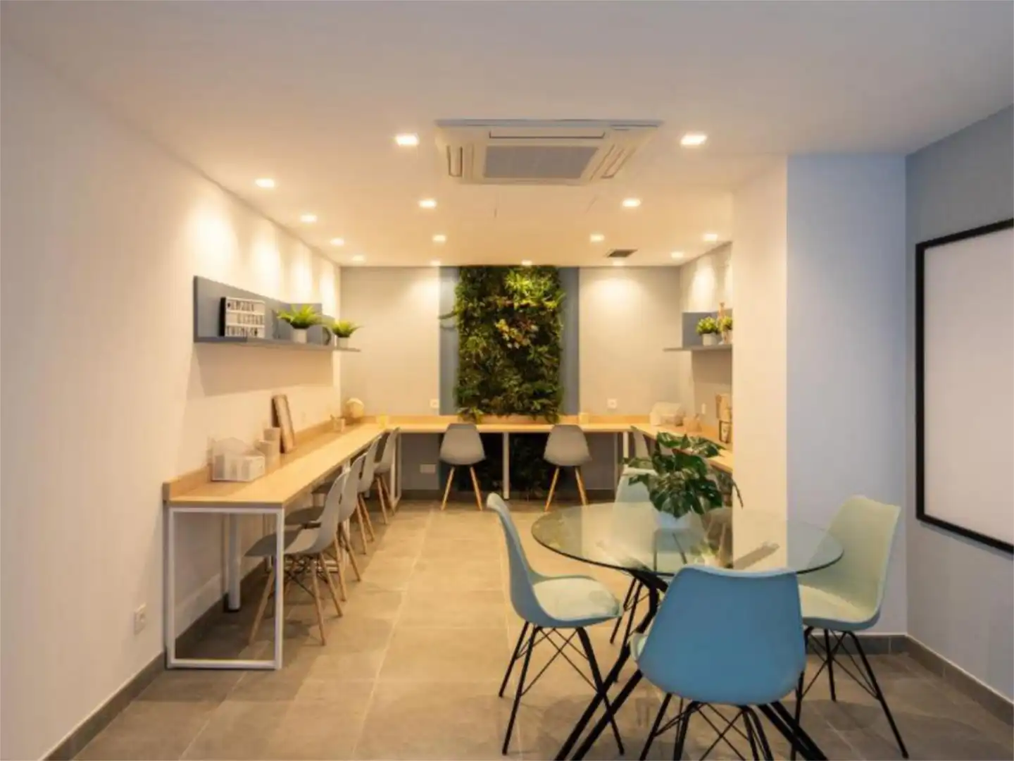 Wohnung zum Verkauf in  Sevilla Capital mit Klimaanlage, Terrasse und Schwimmbad
